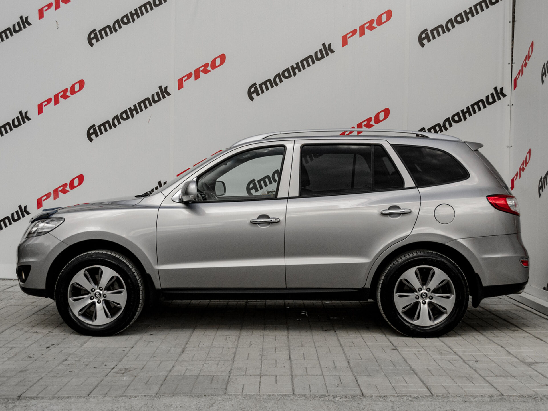 Купить Hyundai Santa Fe 2.4 AT (174 л.с.) 4WD, 2011 в Екатеренбурге