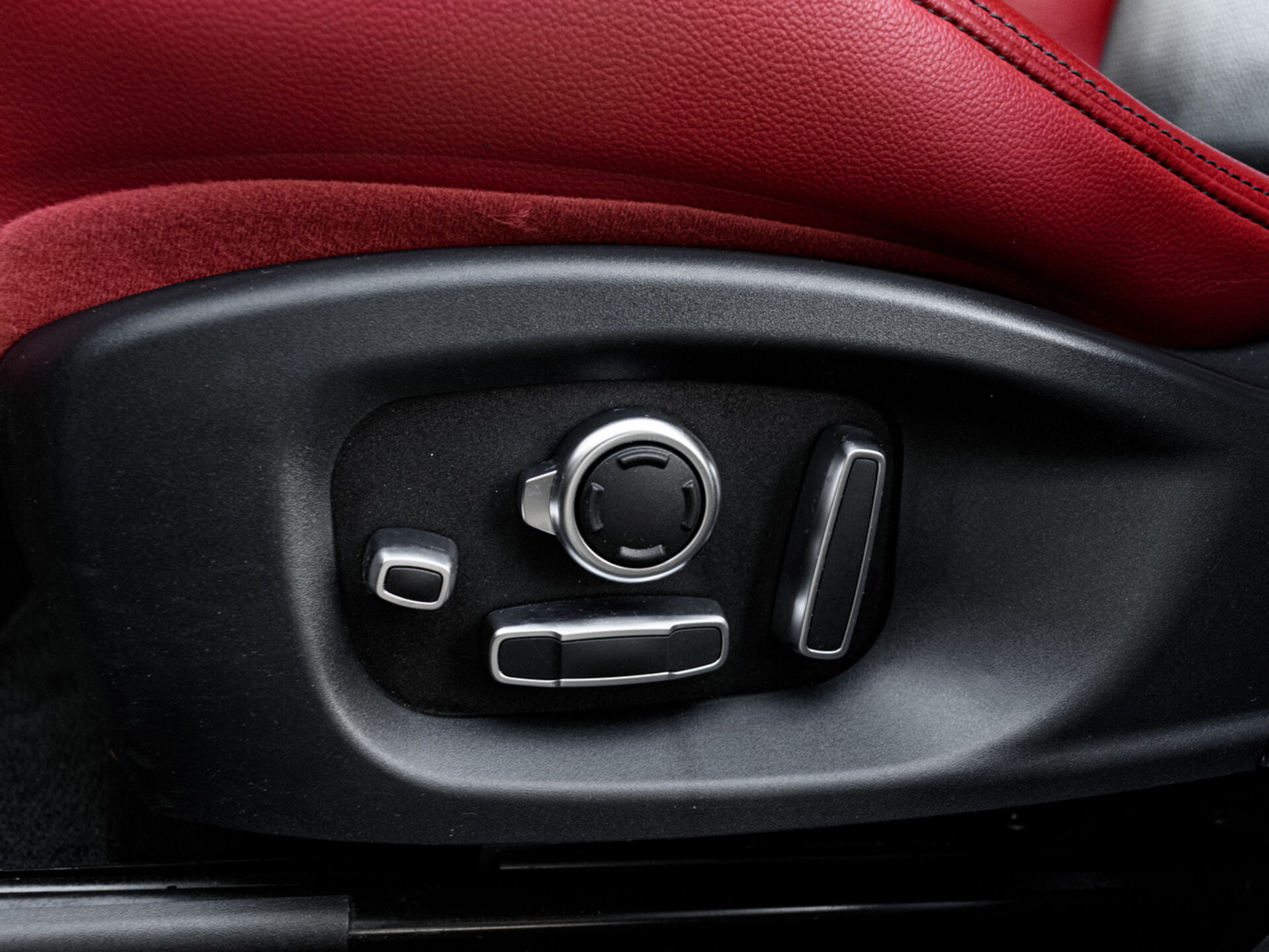 Купить Jaguar F-Pace 3.0d AT (300 л.с.) 4WD, 2018 в Екатеренбурге