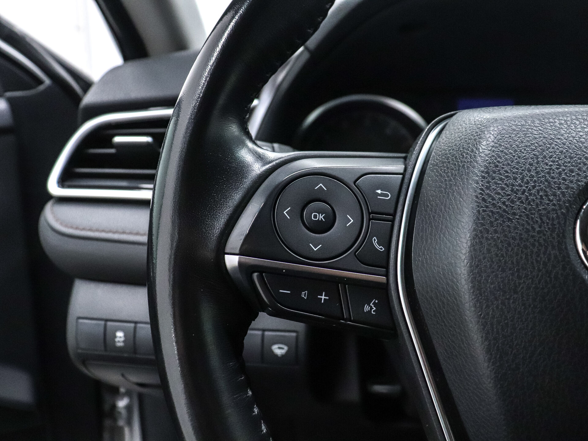 Toyota Camry 2019 12