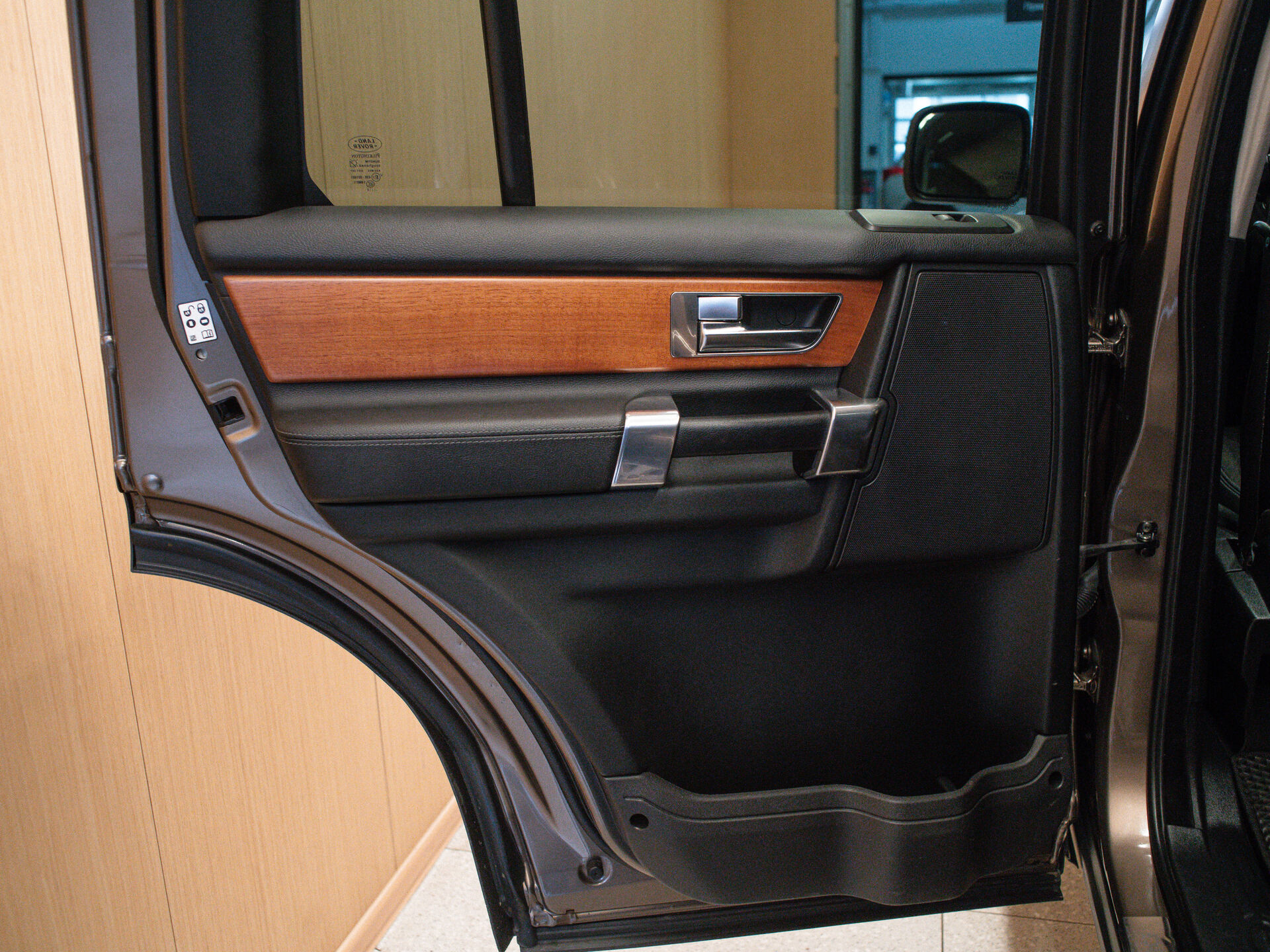 Land Rover Discovery 2012 26