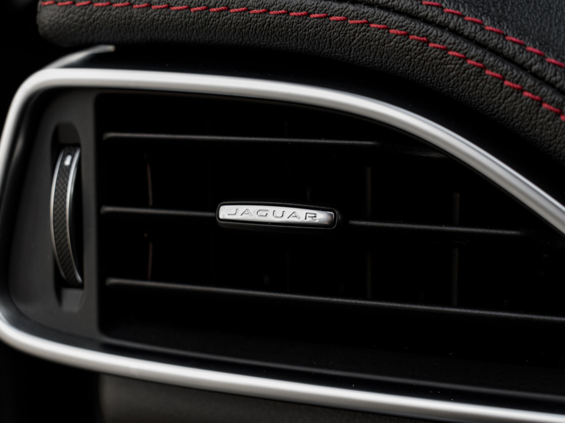 Купить Jaguar F-Pace 3.0d AT (300 л.с.) 4WD, 2018 в Екатеренбурге