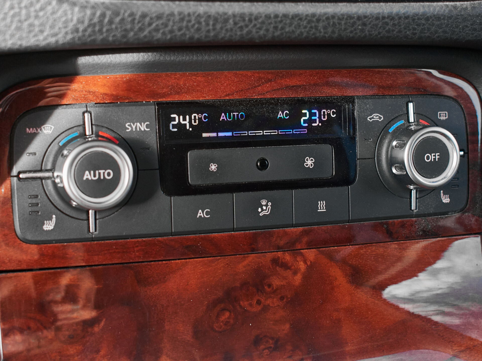 Купить Volkswagen Touareg 3.0d AT (204 л.с.) 4WD, 2011 в Екатеренбурге