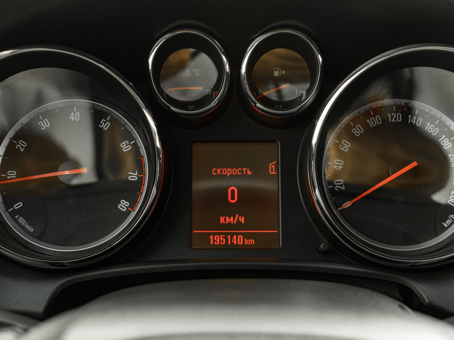 Купить Opel Astra 1.6 MT (115 л.с.), 2013 в Екатеренбурге