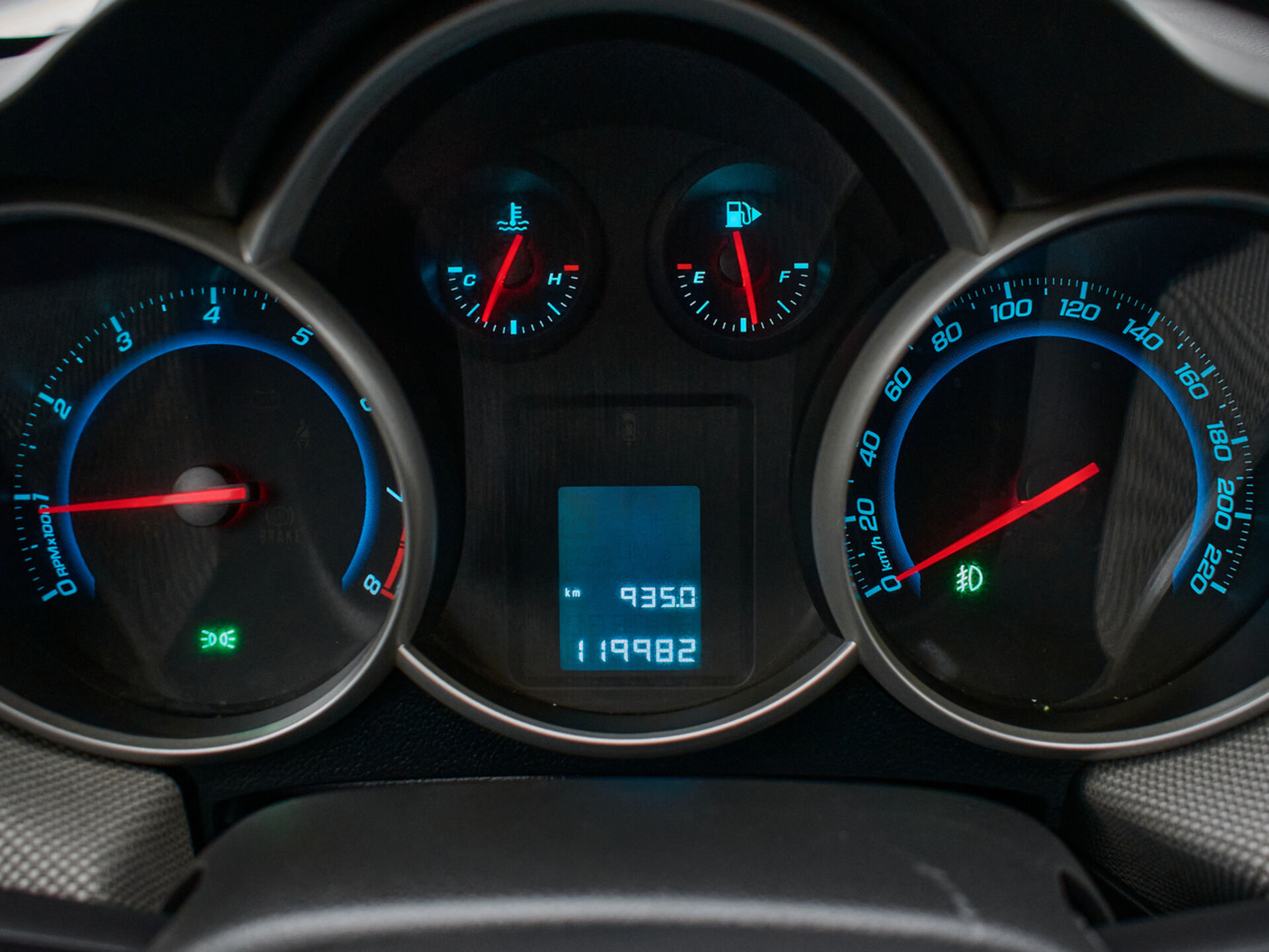 Купить Chevrolet Cruze 1.6 MT (109 л.с.), 2013 в Екатеренбурге