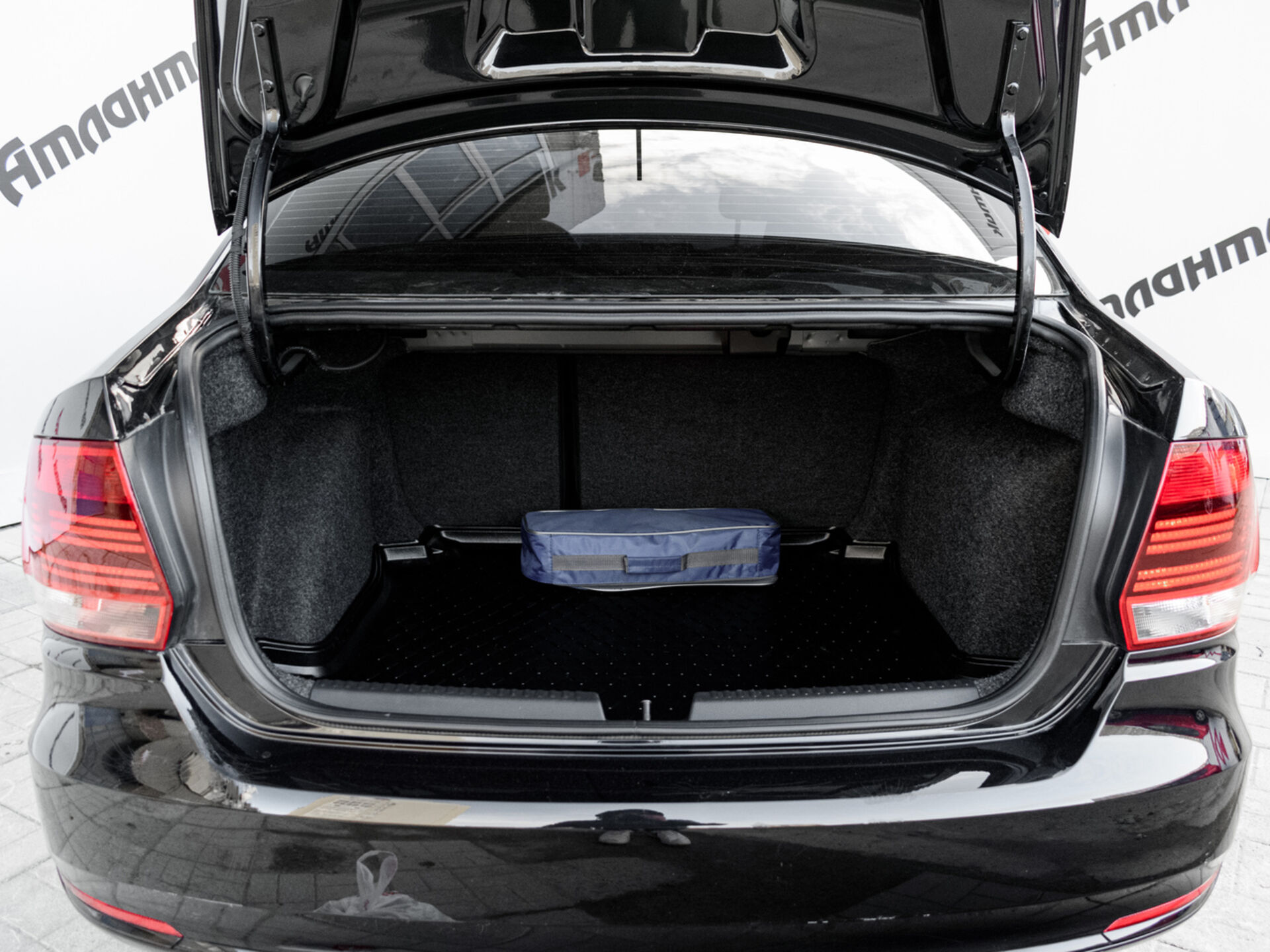 Купить Volkswagen Polo 1.6 AT (110 л.с.), 2017 в Екатеренбурге