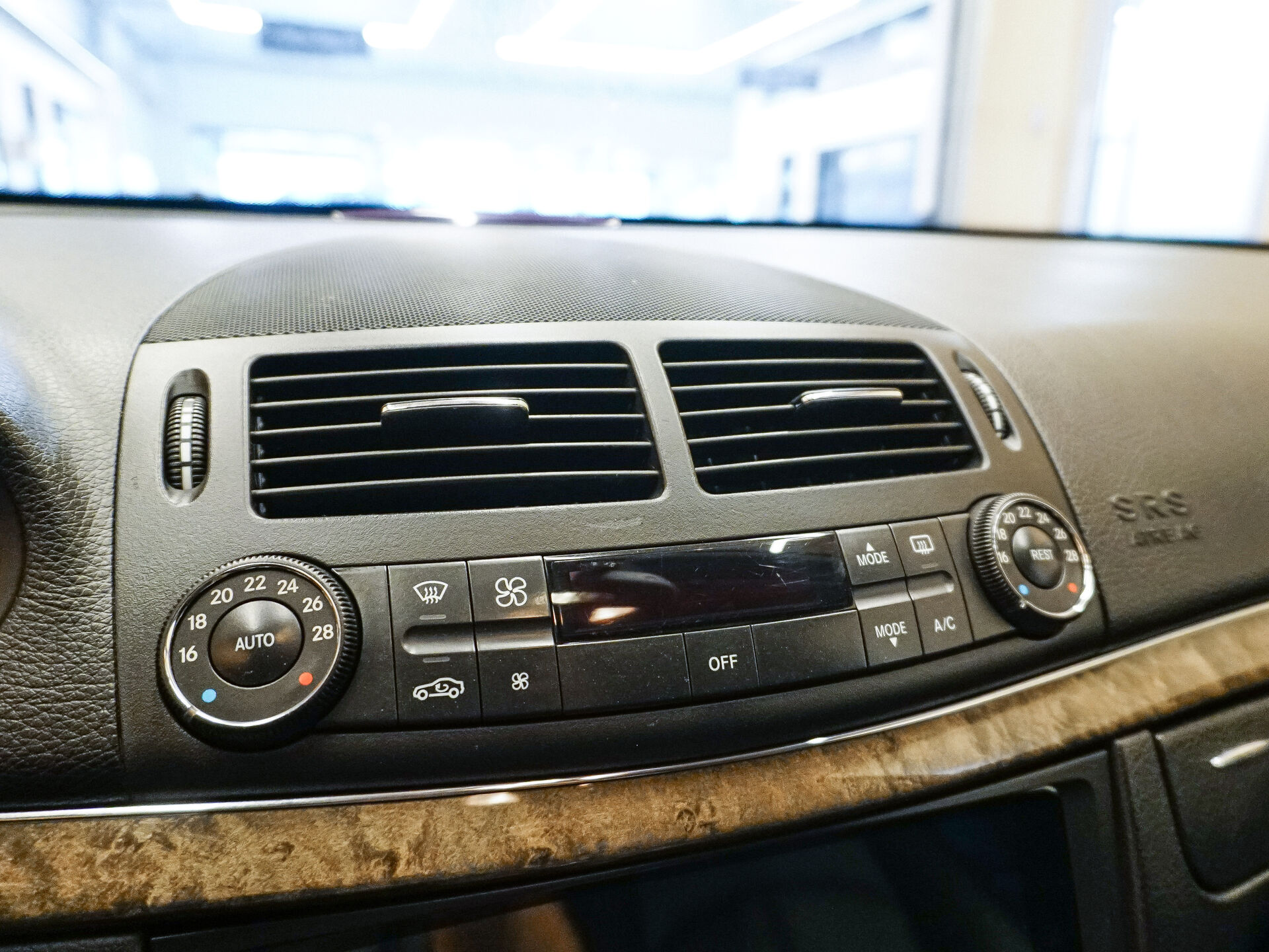 Mercedes-Benz E-Класс 2006 16