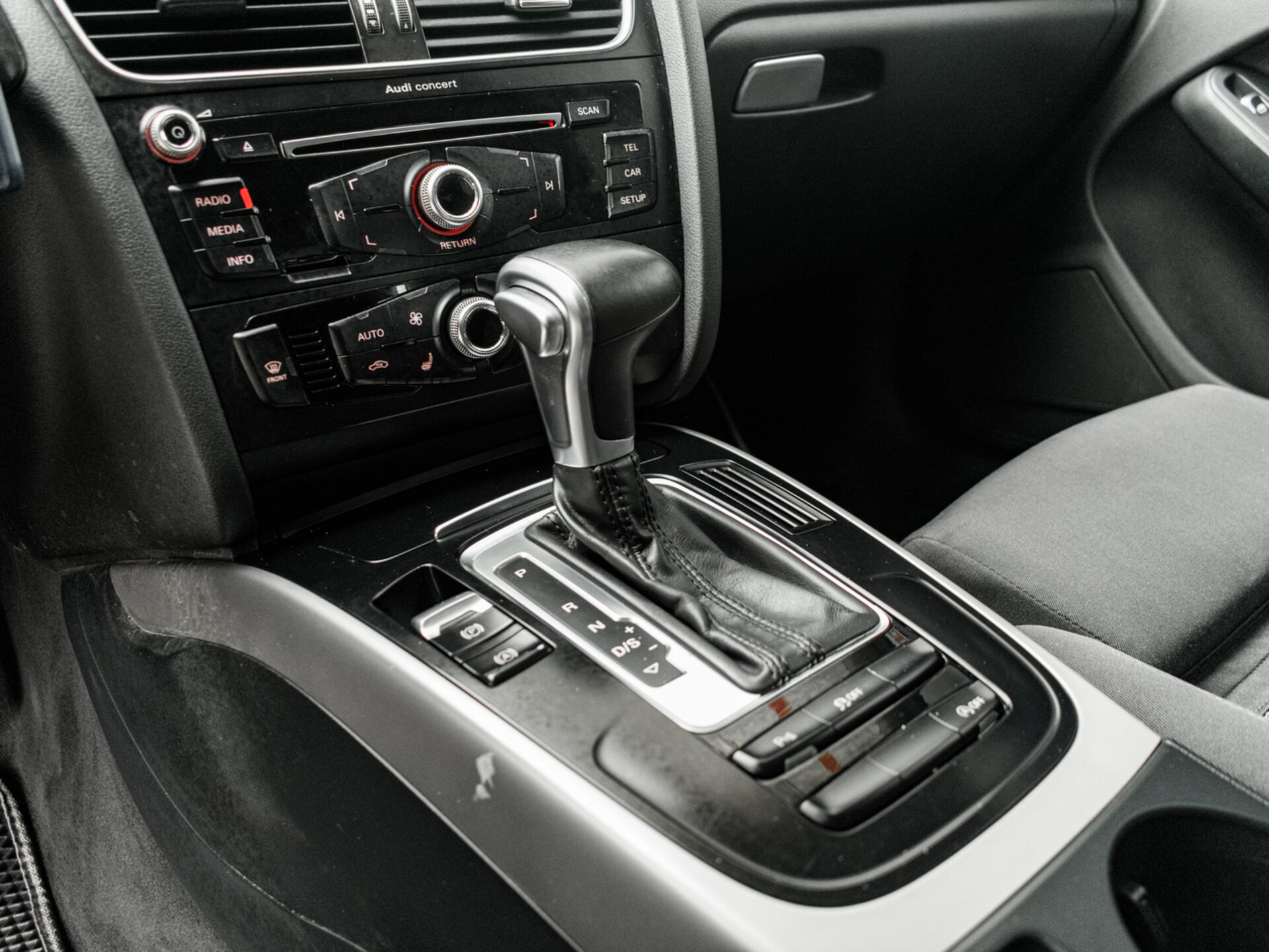 Купить Audi A4 1.8 CVT (170 л.с.), 2013 в Екатеренбурге