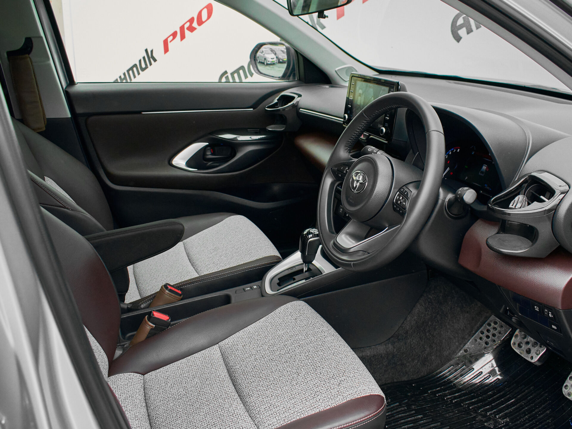Купить Toyota Yaris Cross 1.5 CVT (120 л.с.), 2020 в Екатеренбурге