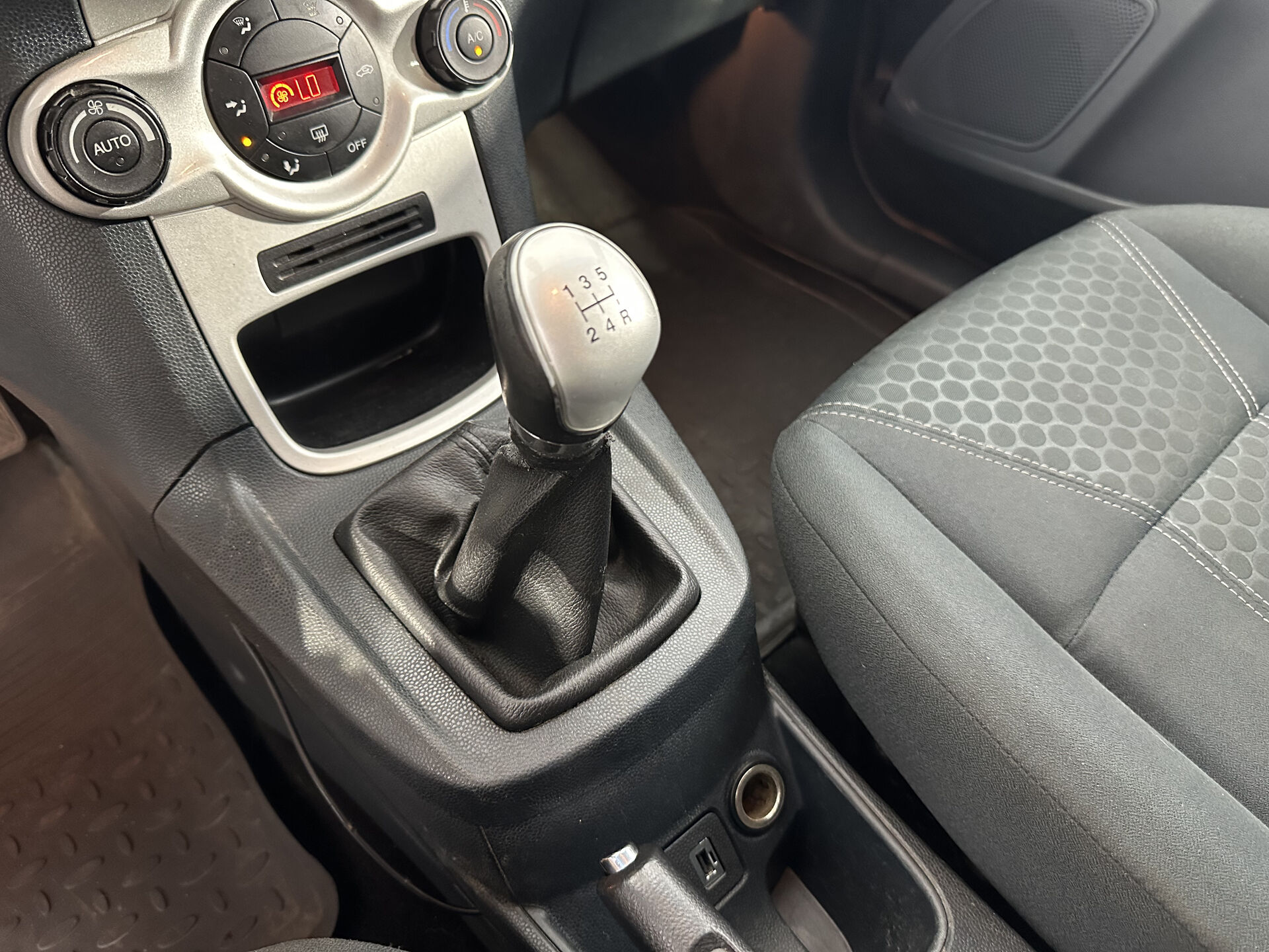 Ford Fiesta Ambiente 2009 г.в., 242 353 км.