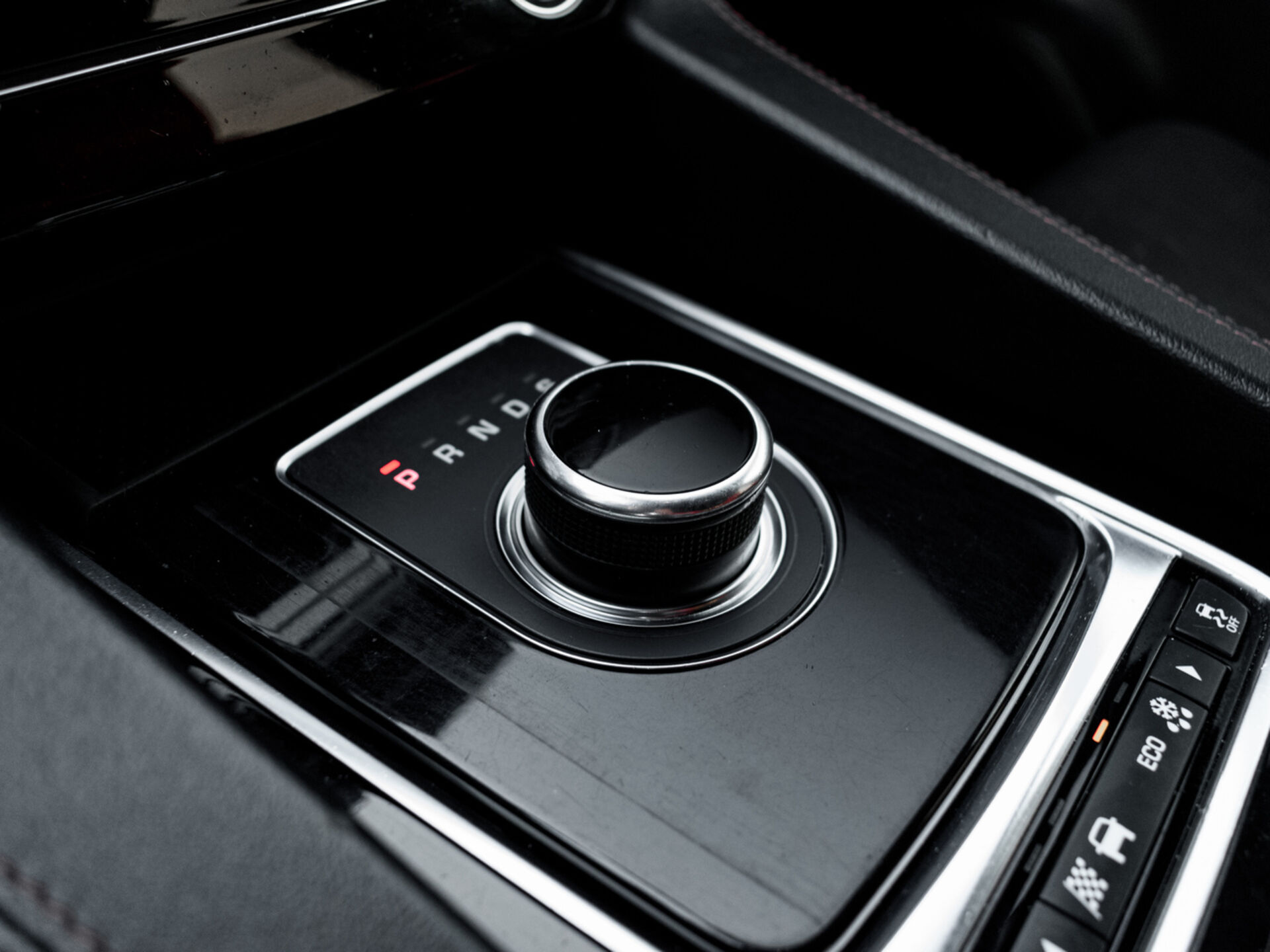 Купить Jaguar F-Pace 3.0d AT (300 л.с.) 4WD, 2018 в Екатеренбурге