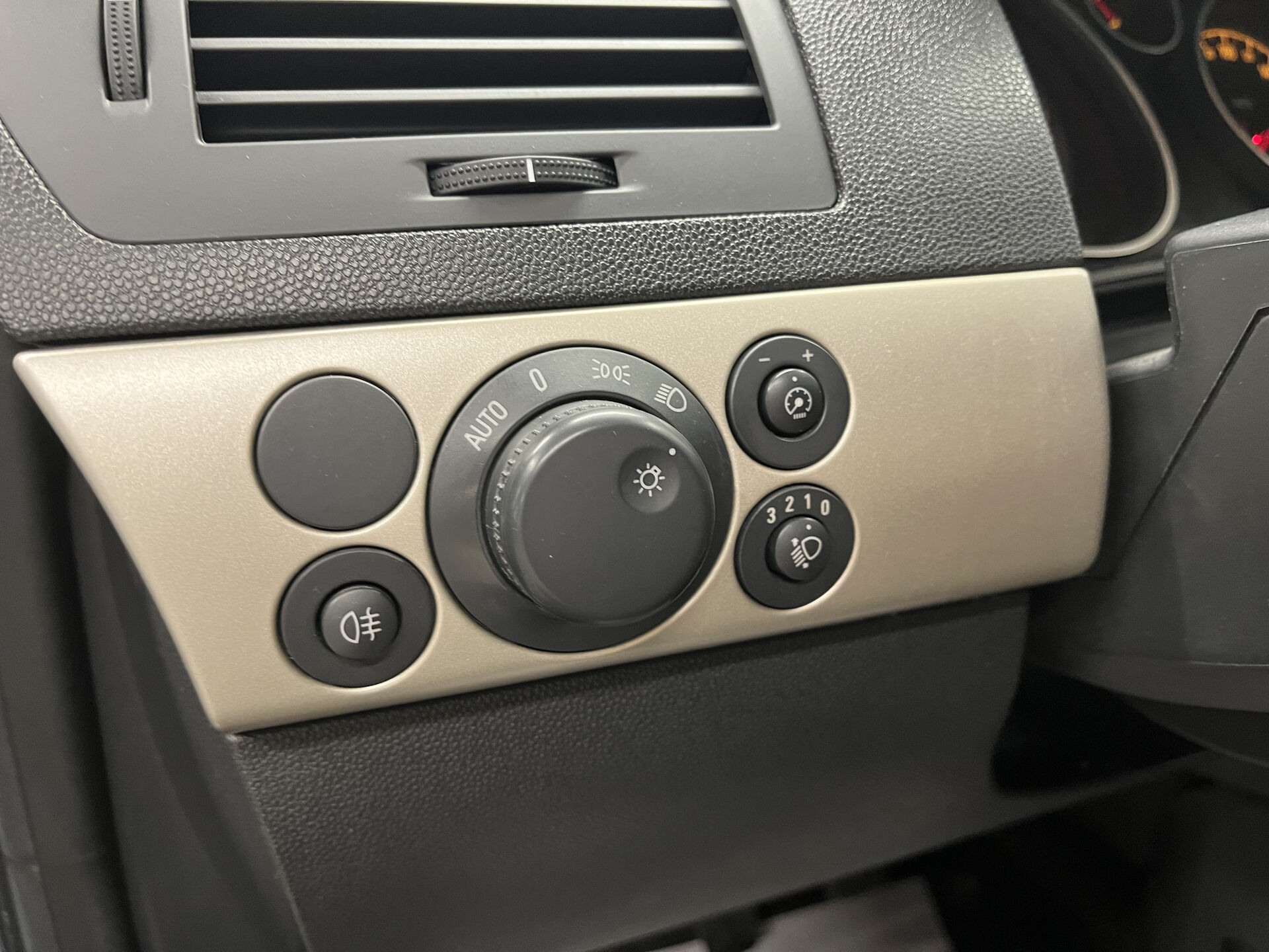 Opel Astra None 2007 г.в., 215 141 км.