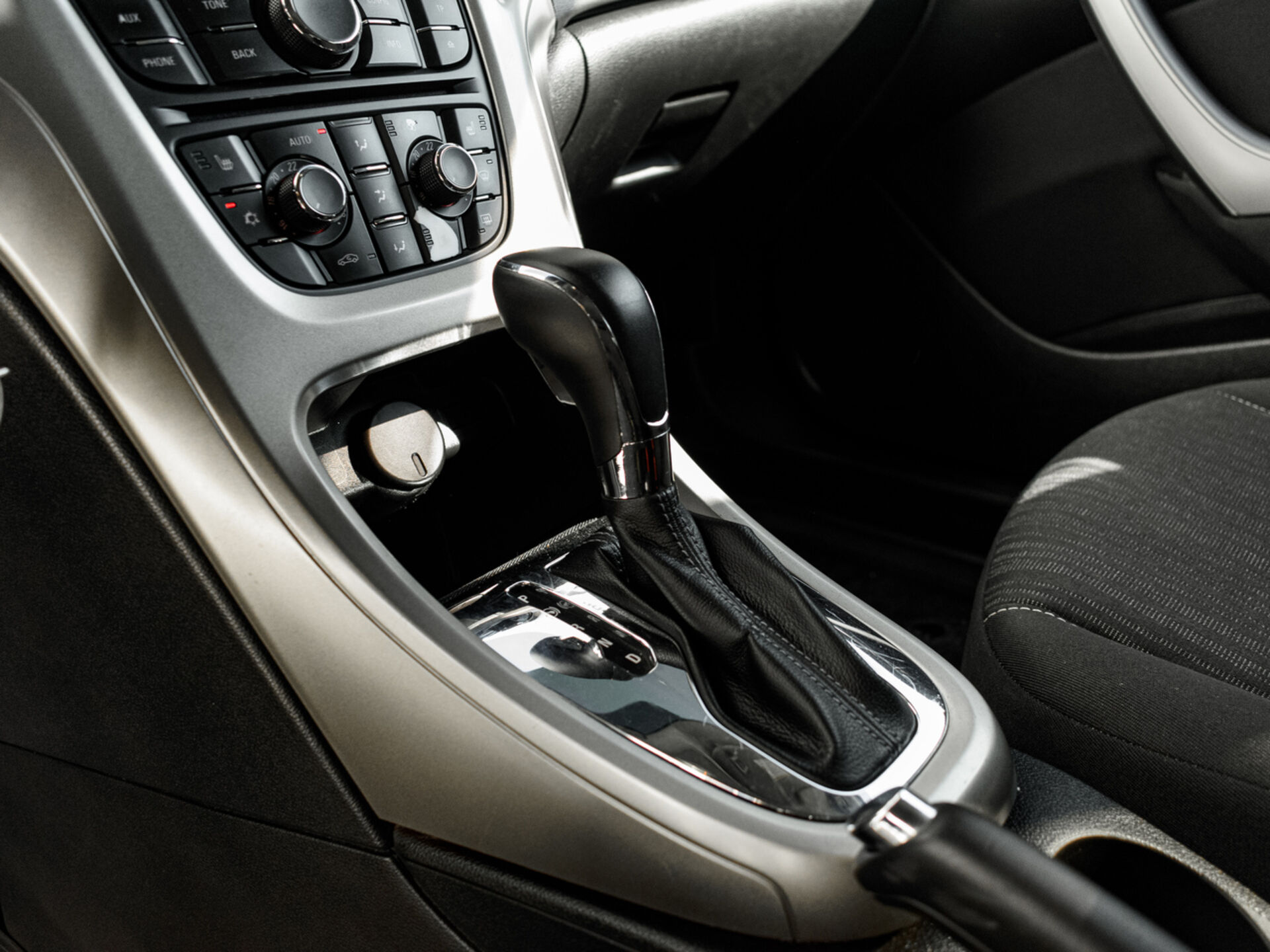 Купить Opel Astra 1.6 AT (115 л.с.), 2010 в Екатеренбурге