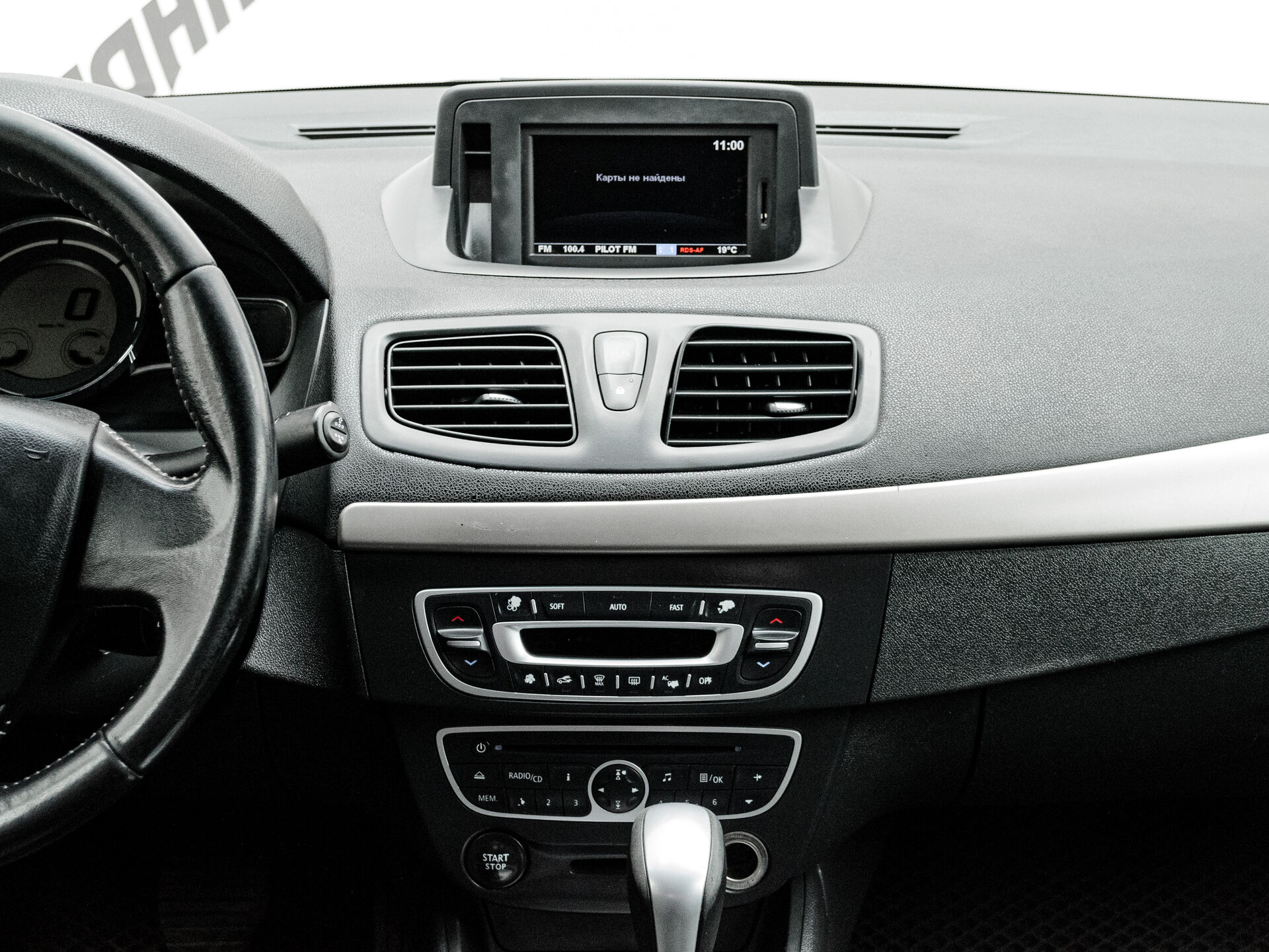 Купить Renault Fluence 1.6 AT (106 л.с.), 2012 в Екатеренбурге