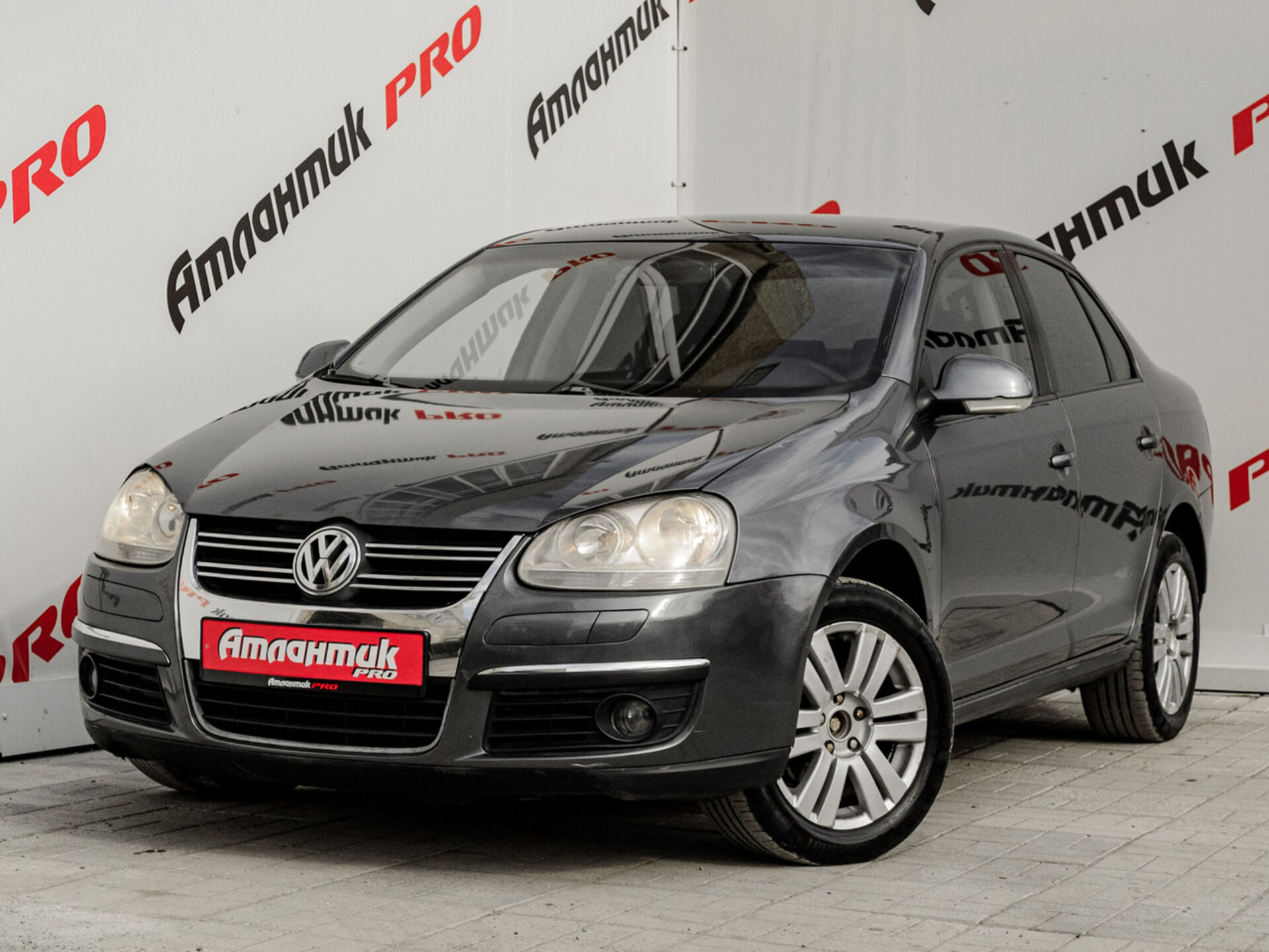 Купить Volkswagen Jetta 1.6 AT (102 л.с.), 2009 в Екатеренбурге