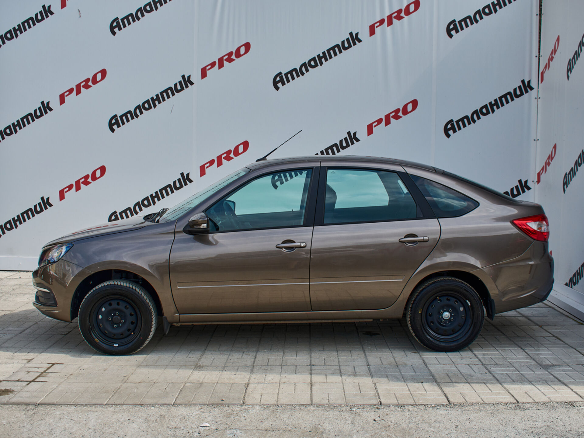 Купить Lada (ВАЗ) Granta 1.6 MT (90 л.с.), 2025 в Екатеренбурге