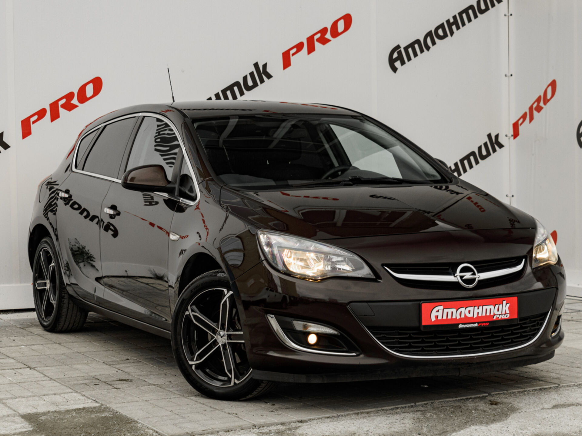 Купить Opel Astra 1.6 MT (115 л.с.), 2013 в Екатеренбурге