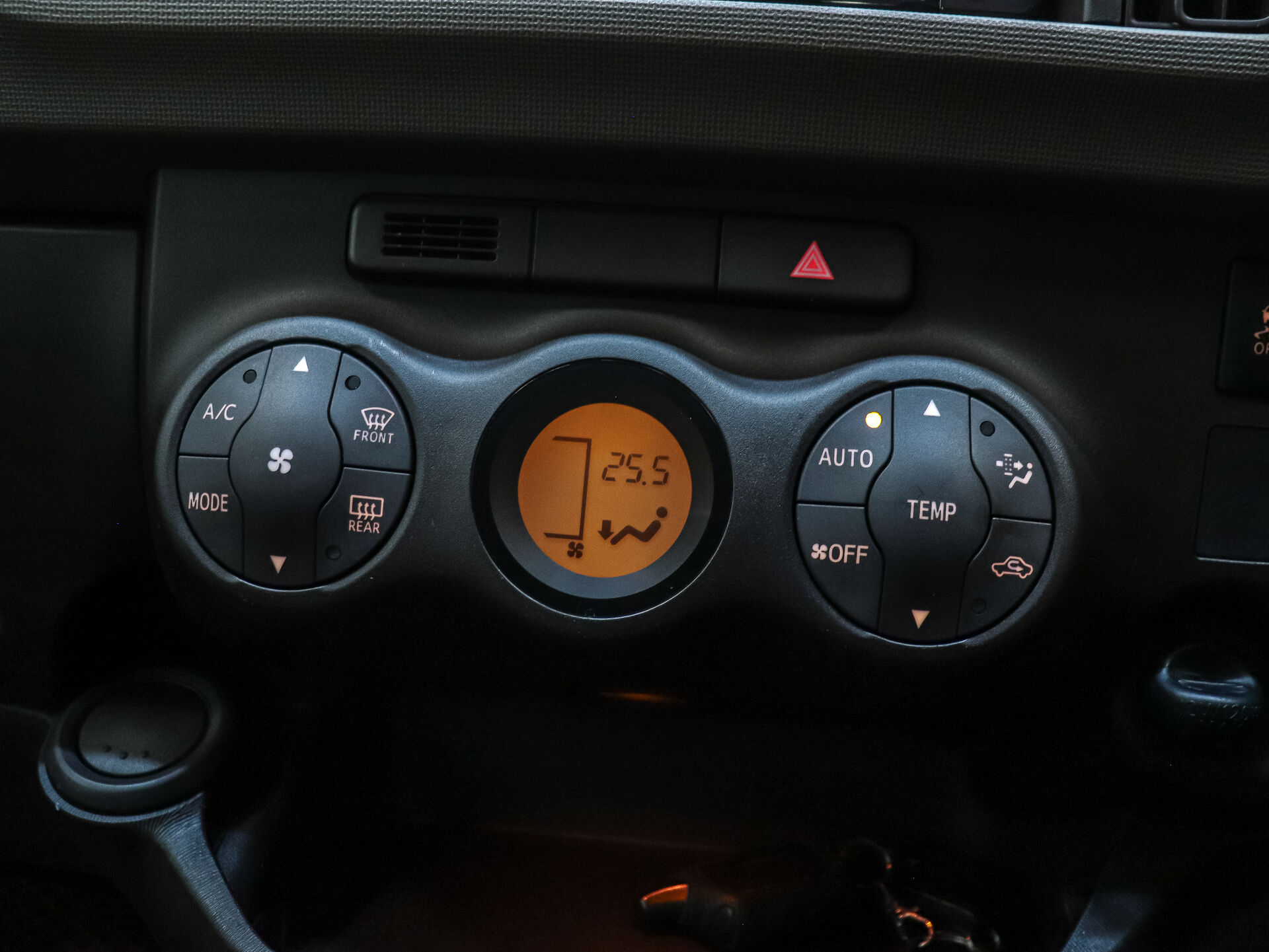 Daihatsu Boon 2014 13