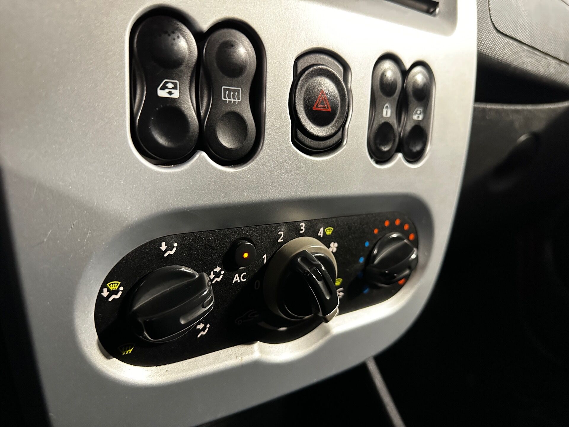 Renault Sandero Expression 2011 г.в., 151 596 км.