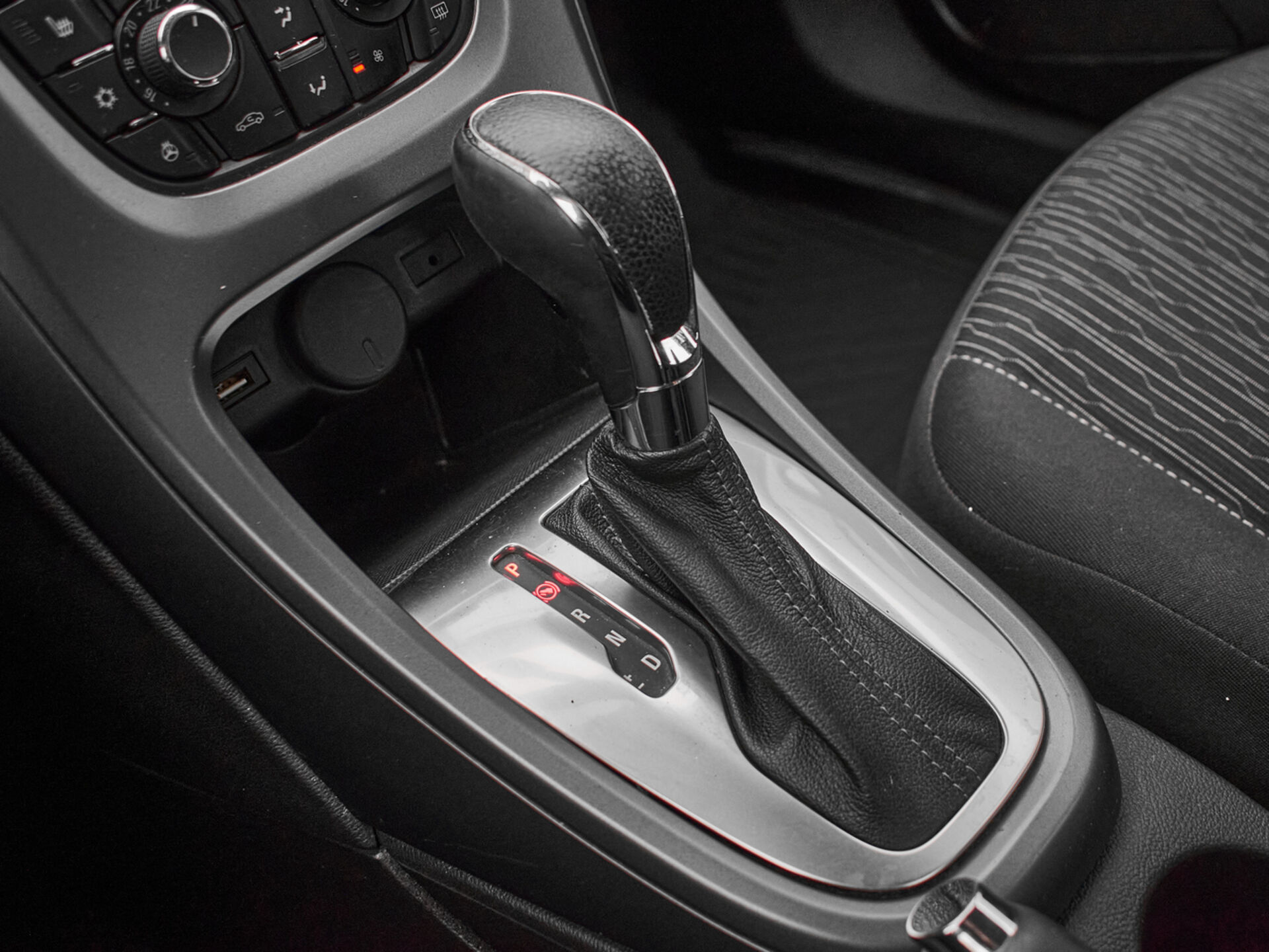 Купить Opel Astra 1.6 AT (115 л.с.), 2013 в Екатеренбурге