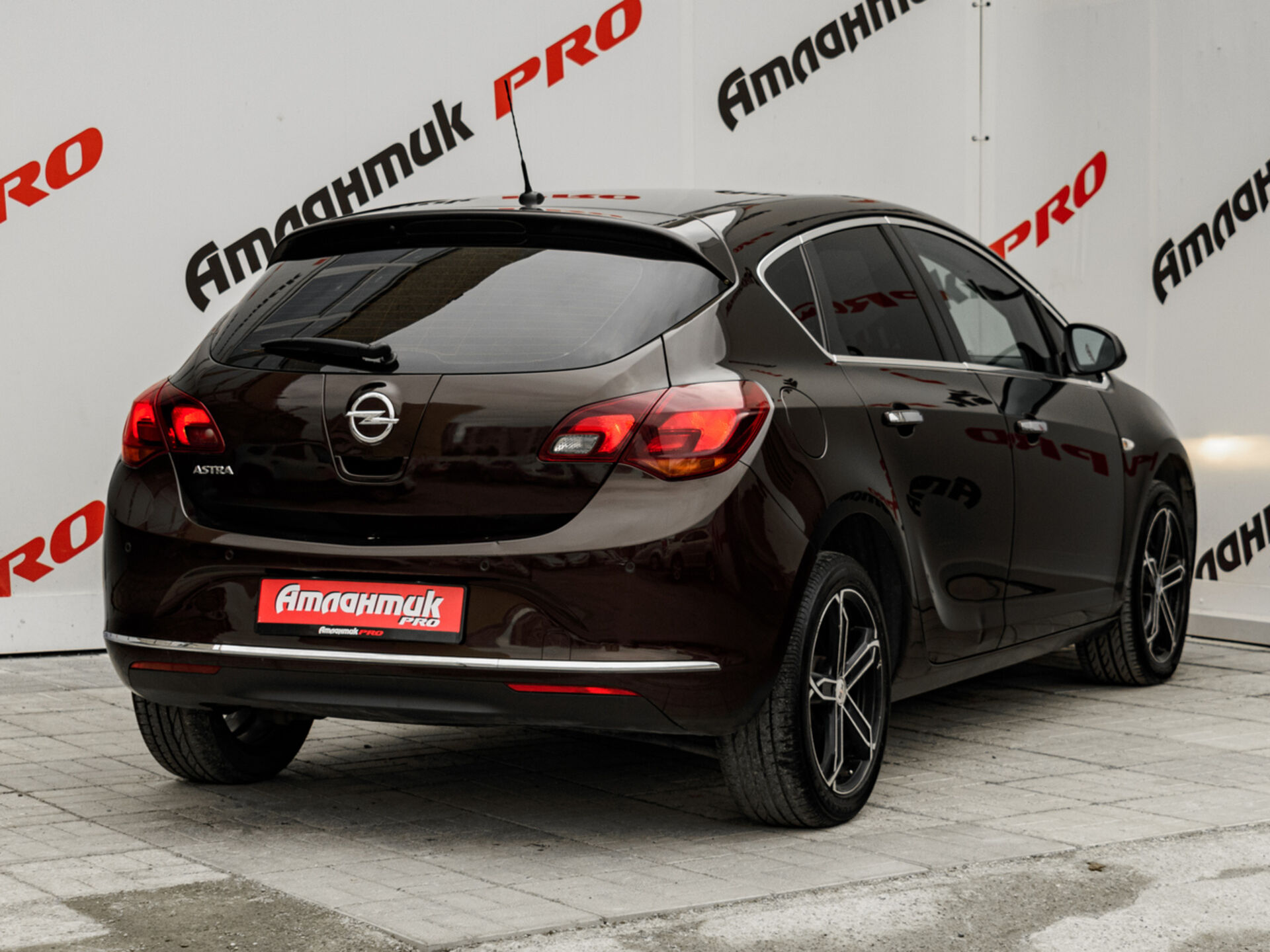 Купить Opel Astra 1.6 MT (115 л.с.), 2013 в Екатеренбурге