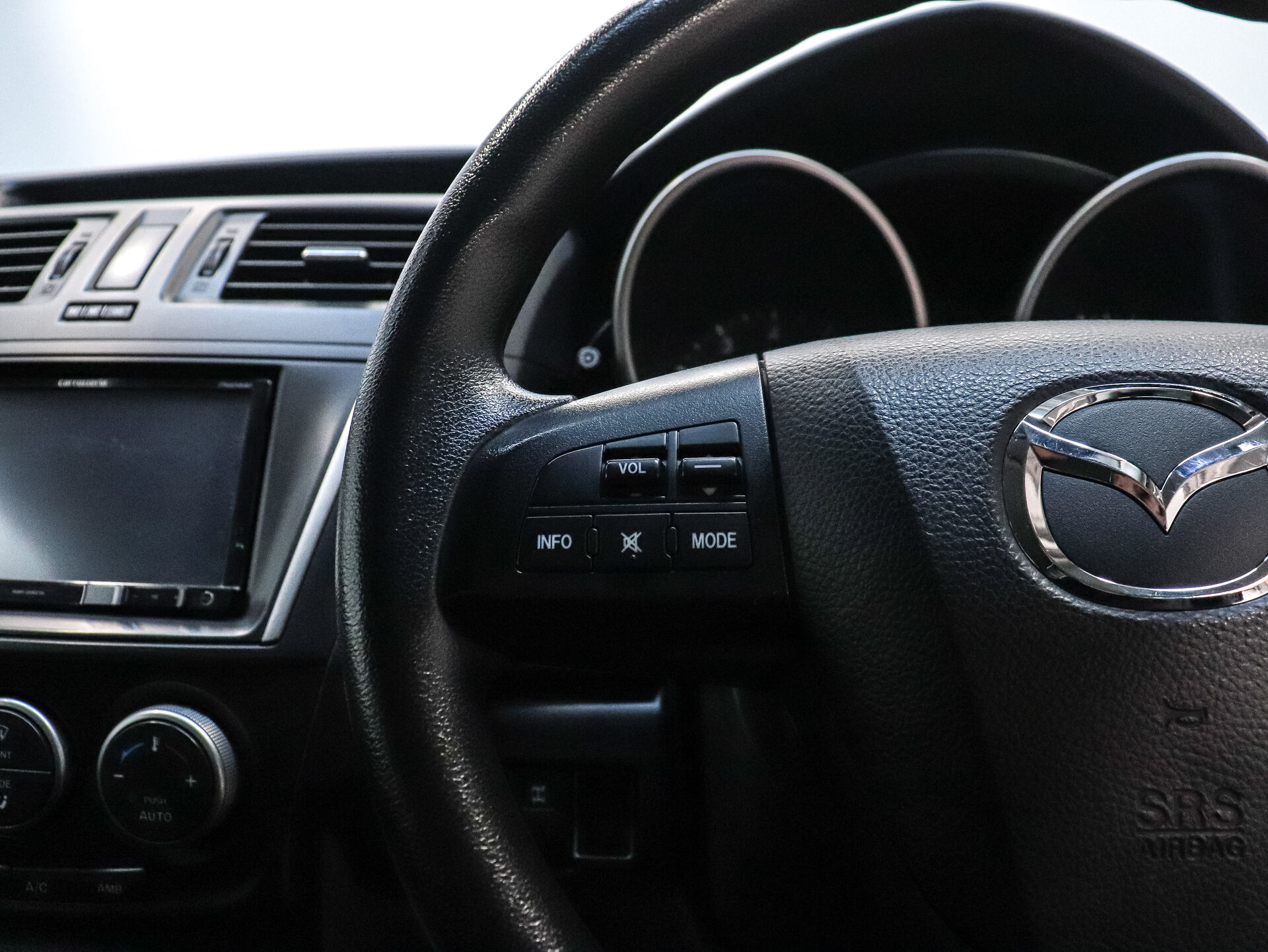 Mazda Premacy 2016 10