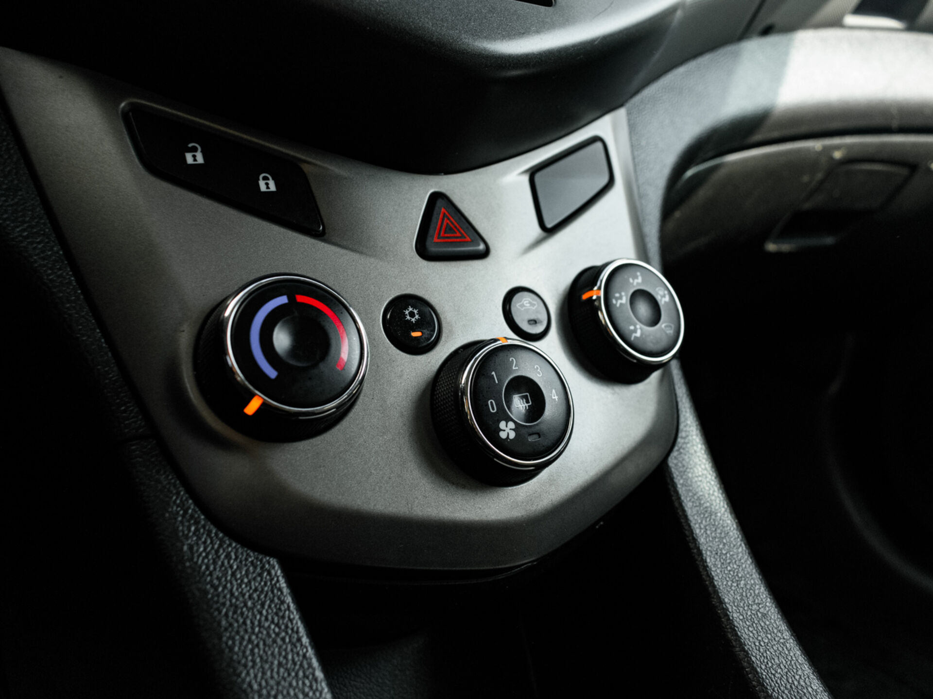Купить Chevrolet Aveo 1.6 MT (115 л.с.), 2012 в Екатеренбурге