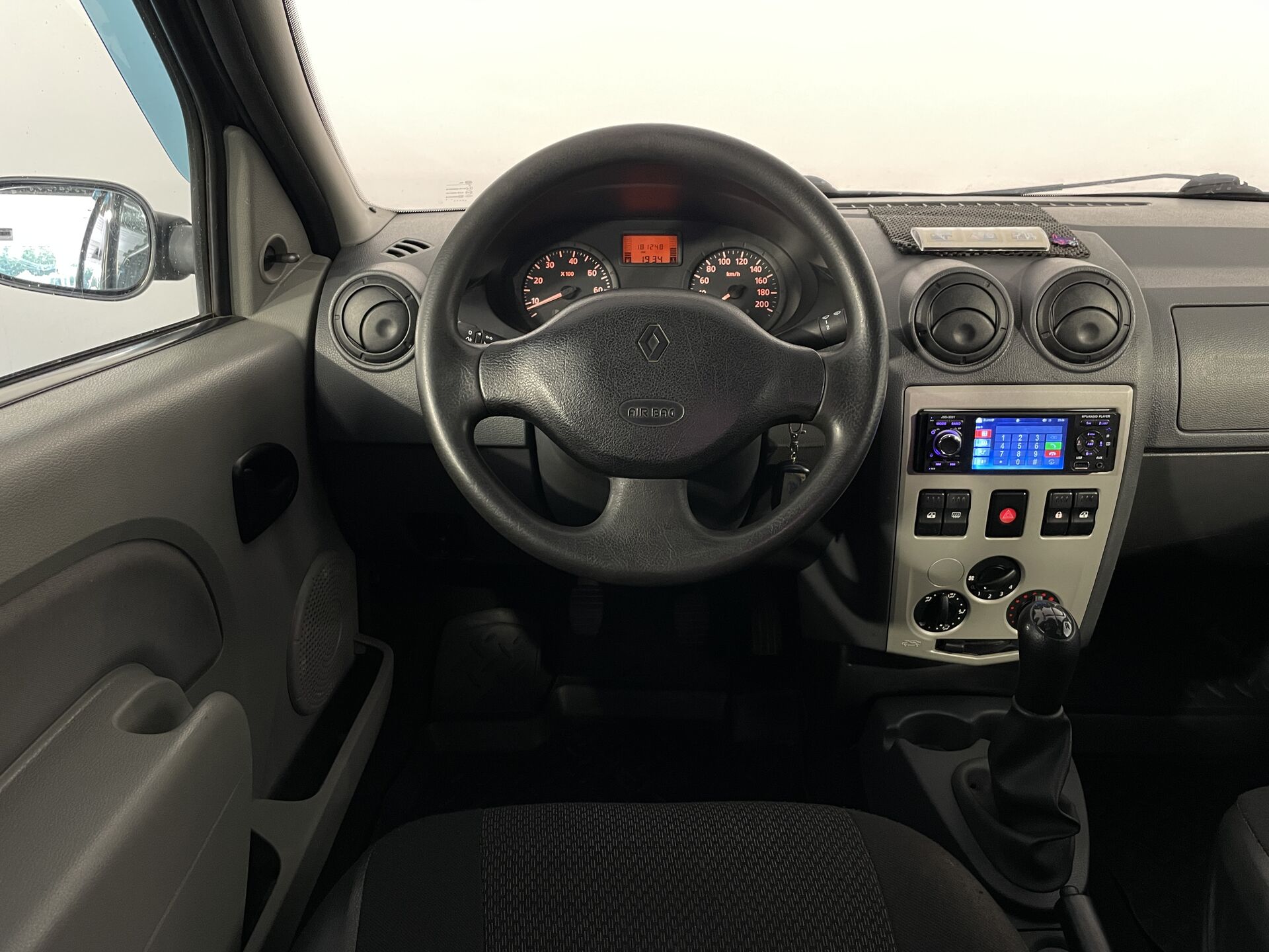 Renault Logan None 2009 г.в., 355 380 км.