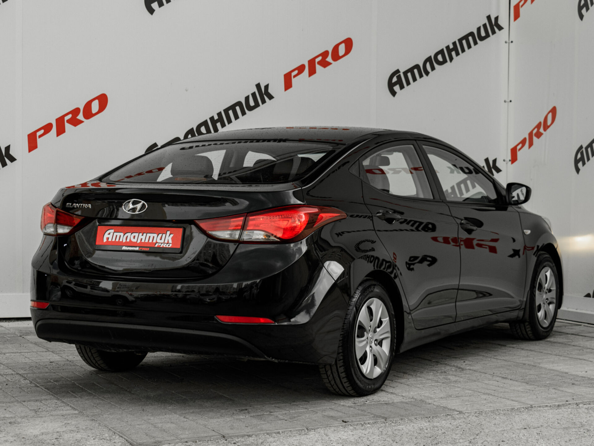 Купить Hyundai Elantra 1.6 MT (132 л.с.), 2015 в Екатеренбурге