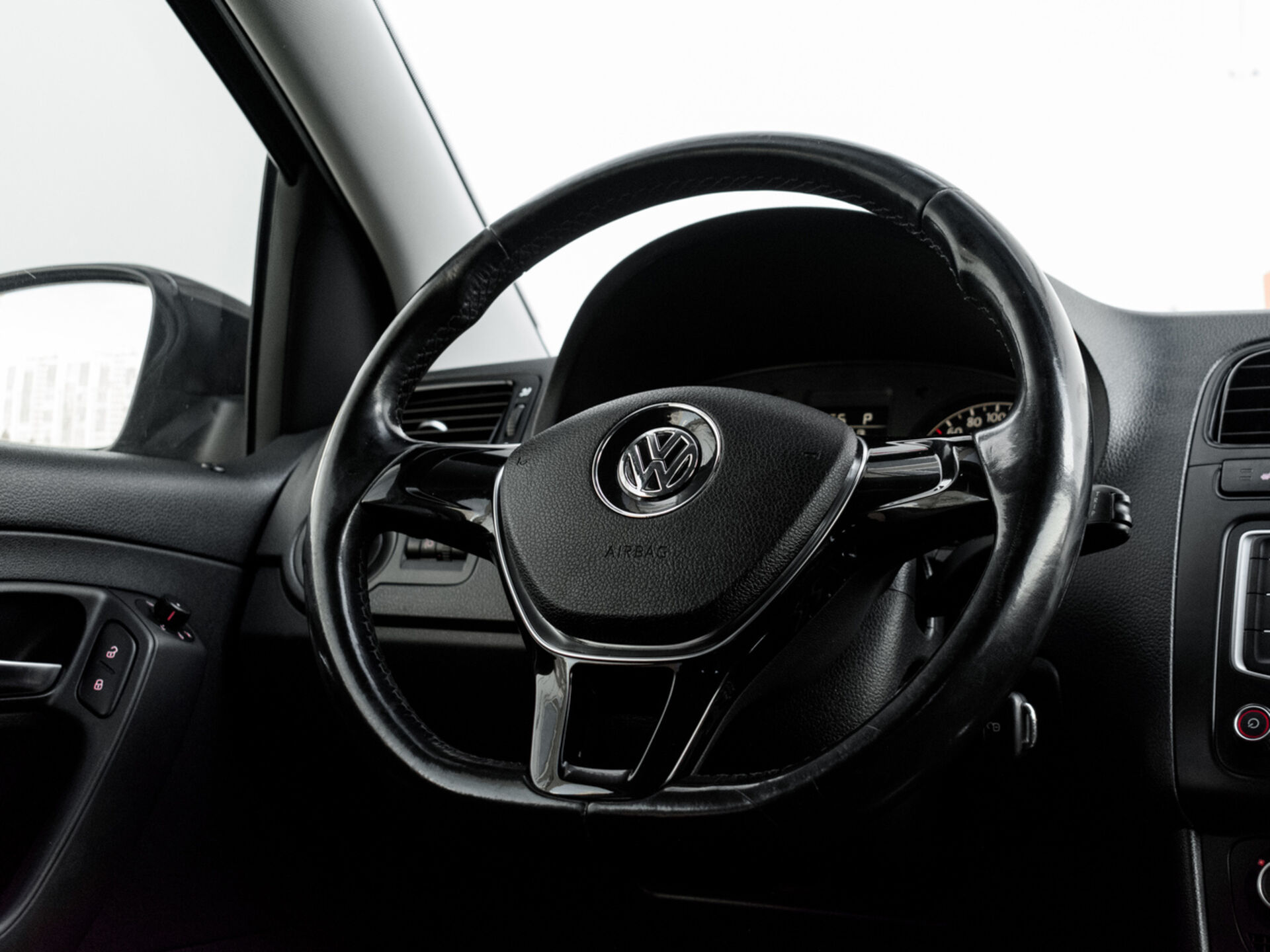 Купить Volkswagen Polo 1.6 AT (110 л.с.), 2017 в Екатеренбурге