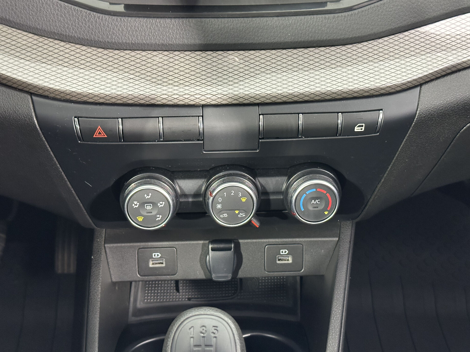 Lada Vesta Life 2023 г.в., 27 000 км.