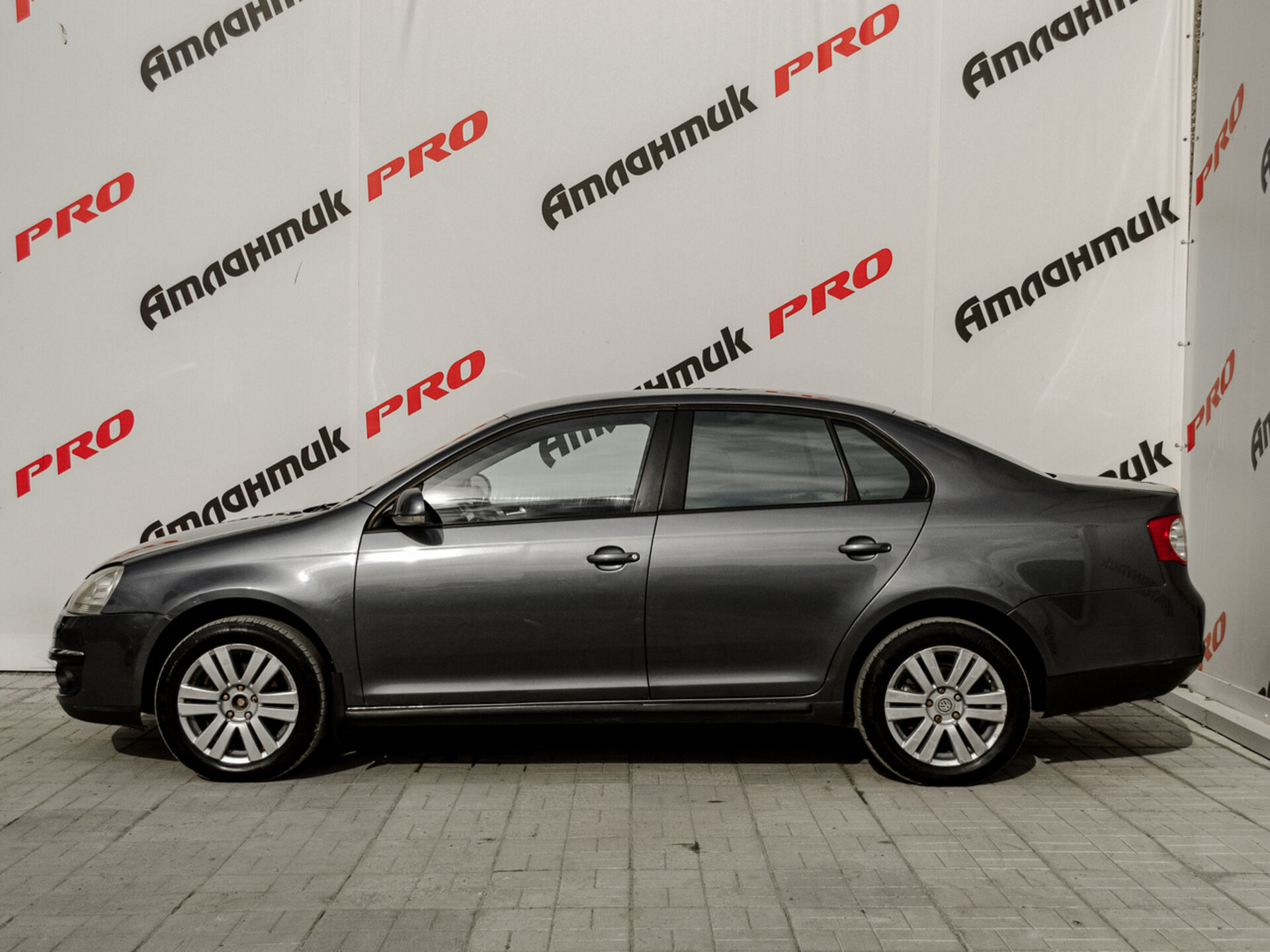 Купить Volkswagen Jetta 1.6 AT (102 л.с.), 2009 в Екатеренбурге