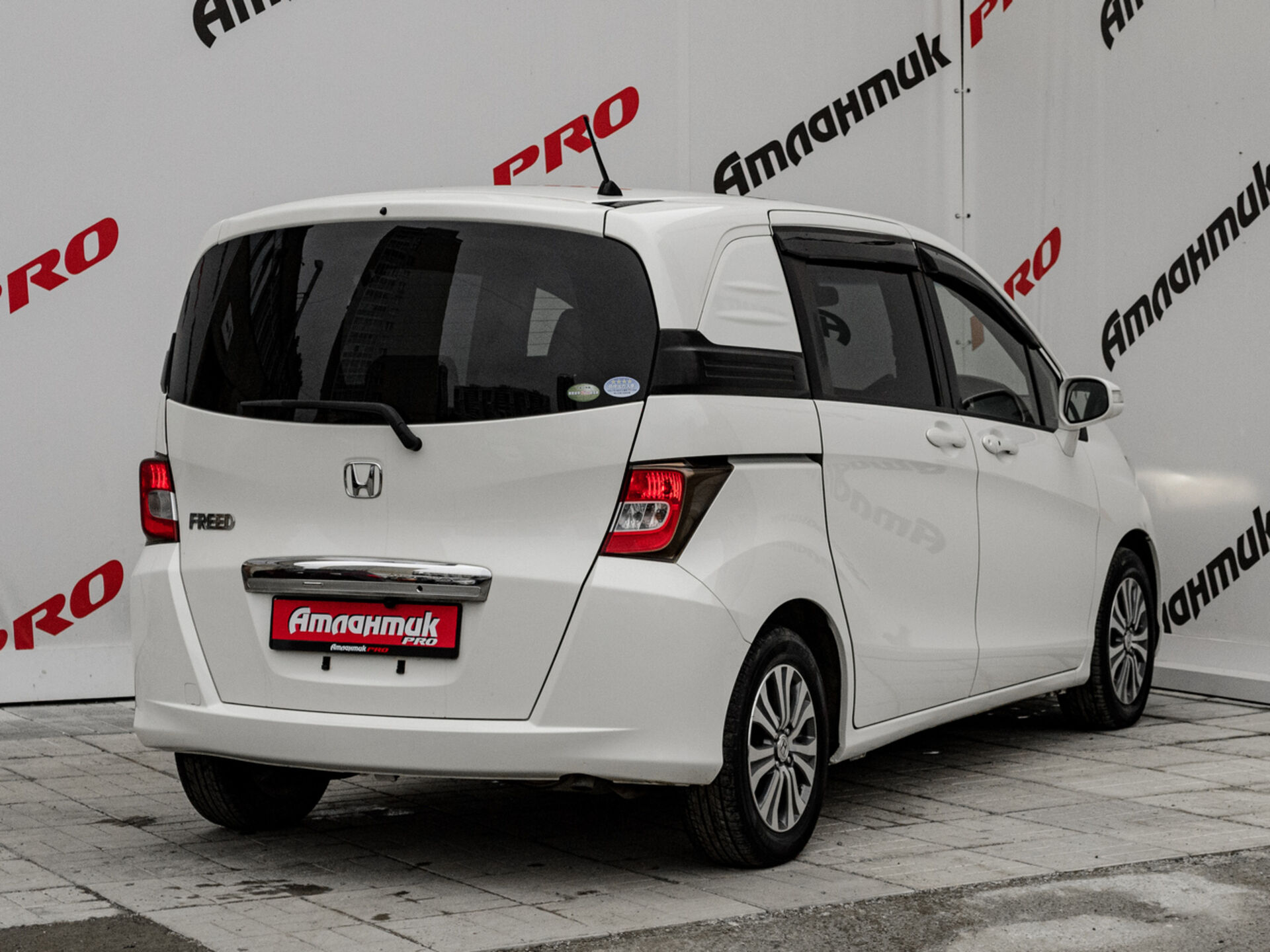 Купить Honda Freed 1.5 CVT (118 л.с.), 2012 в Екатеренбурге