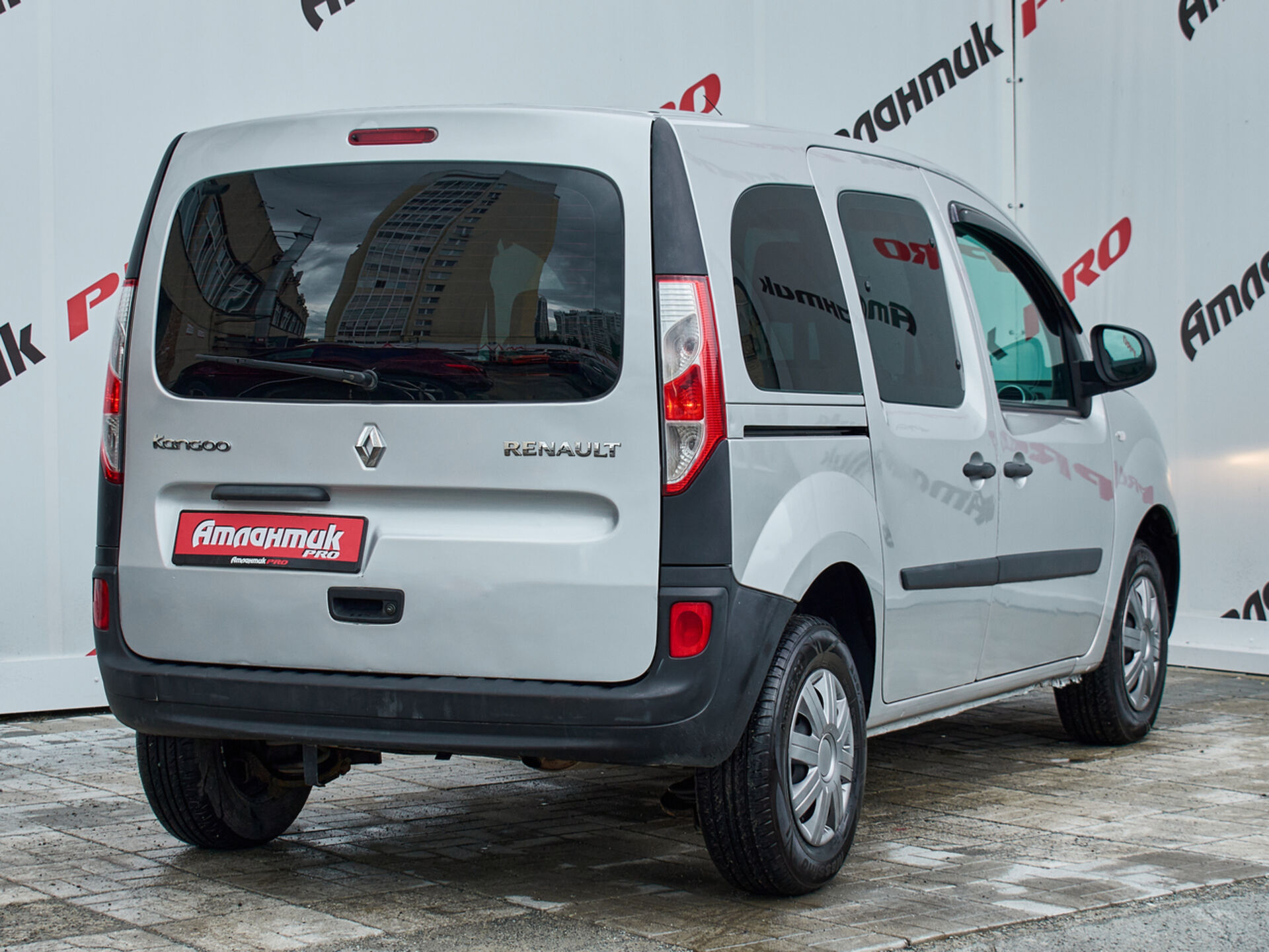 Купить Renault Kangoo 1.6 MT (102 л.с.), 2013 в Екатеренбурге