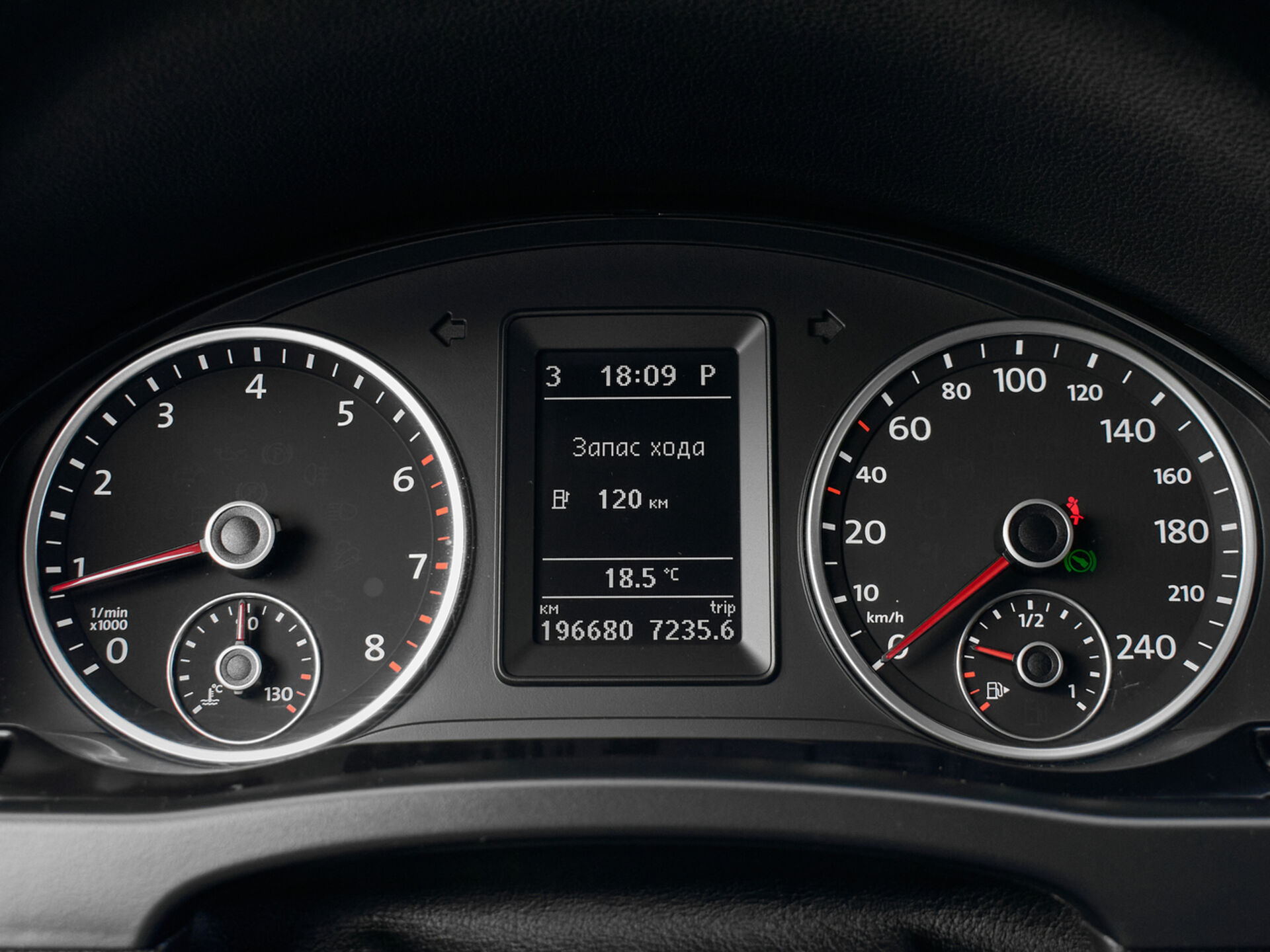 Купить Volkswagen Tiguan 2.0 AT (170 л.с.) 4WD, 2011 в Екатеренбурге