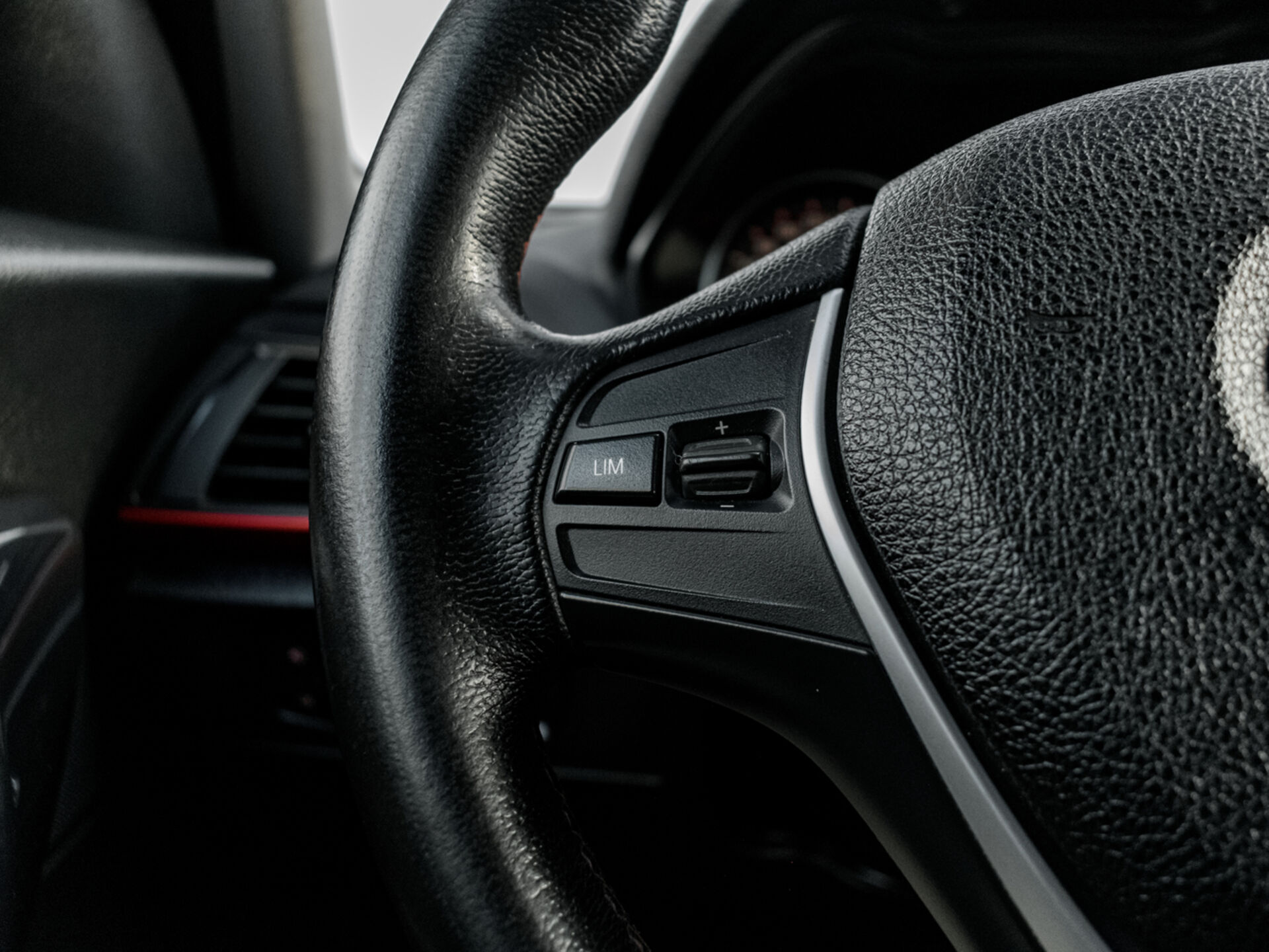 Купить BMW 1 серии 118i 1.6 AT (170 л.с.), 2011 в Екатеренбурге