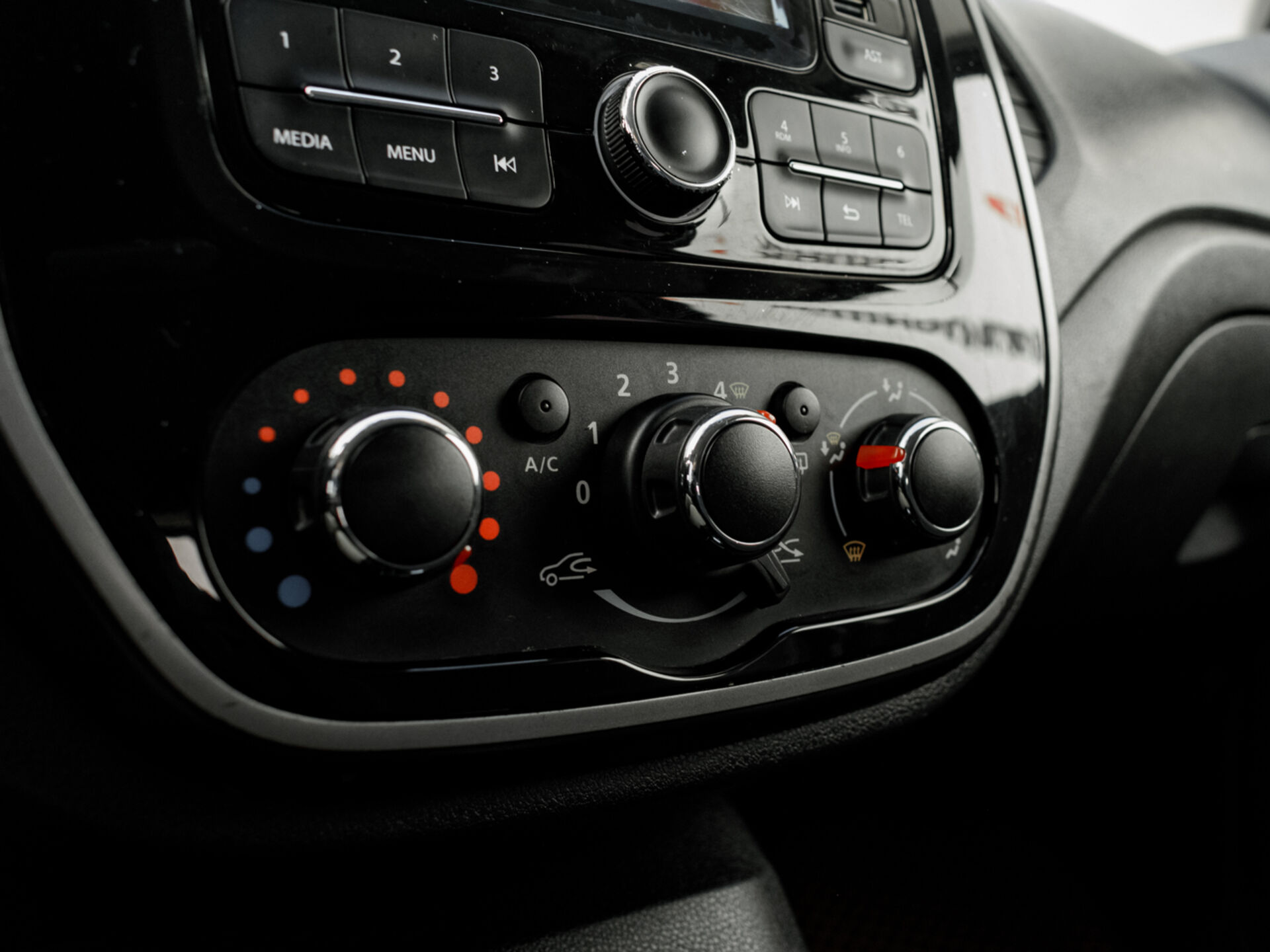 Купить Renault Kaptur 1.6 CVT (114 л.с.), 2019 в Екатеренбурге