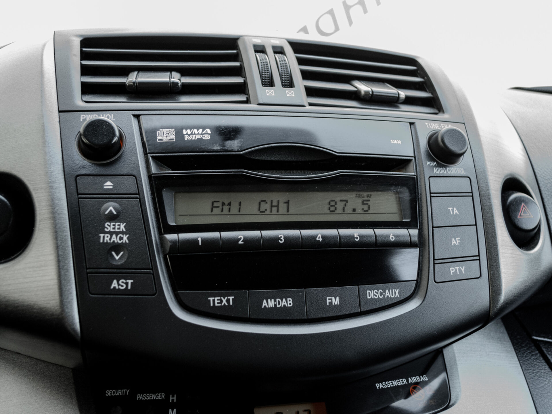 Купить Toyota RAV4 2.0 CVT (158 л.с.) 4WD, 2011 в Екатеренбурге