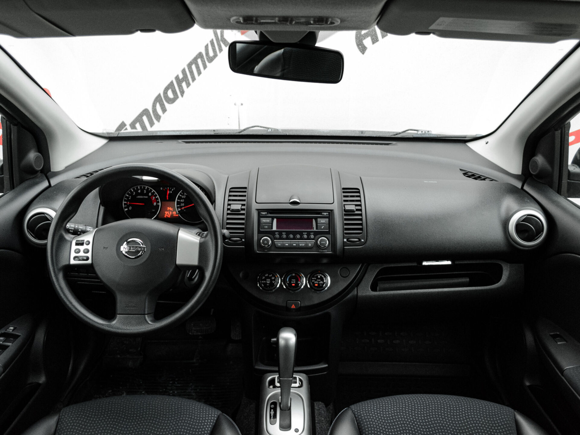 Купить Nissan Note 1.6 AT (110 л.с.), 2013 в Екатеренбурге
