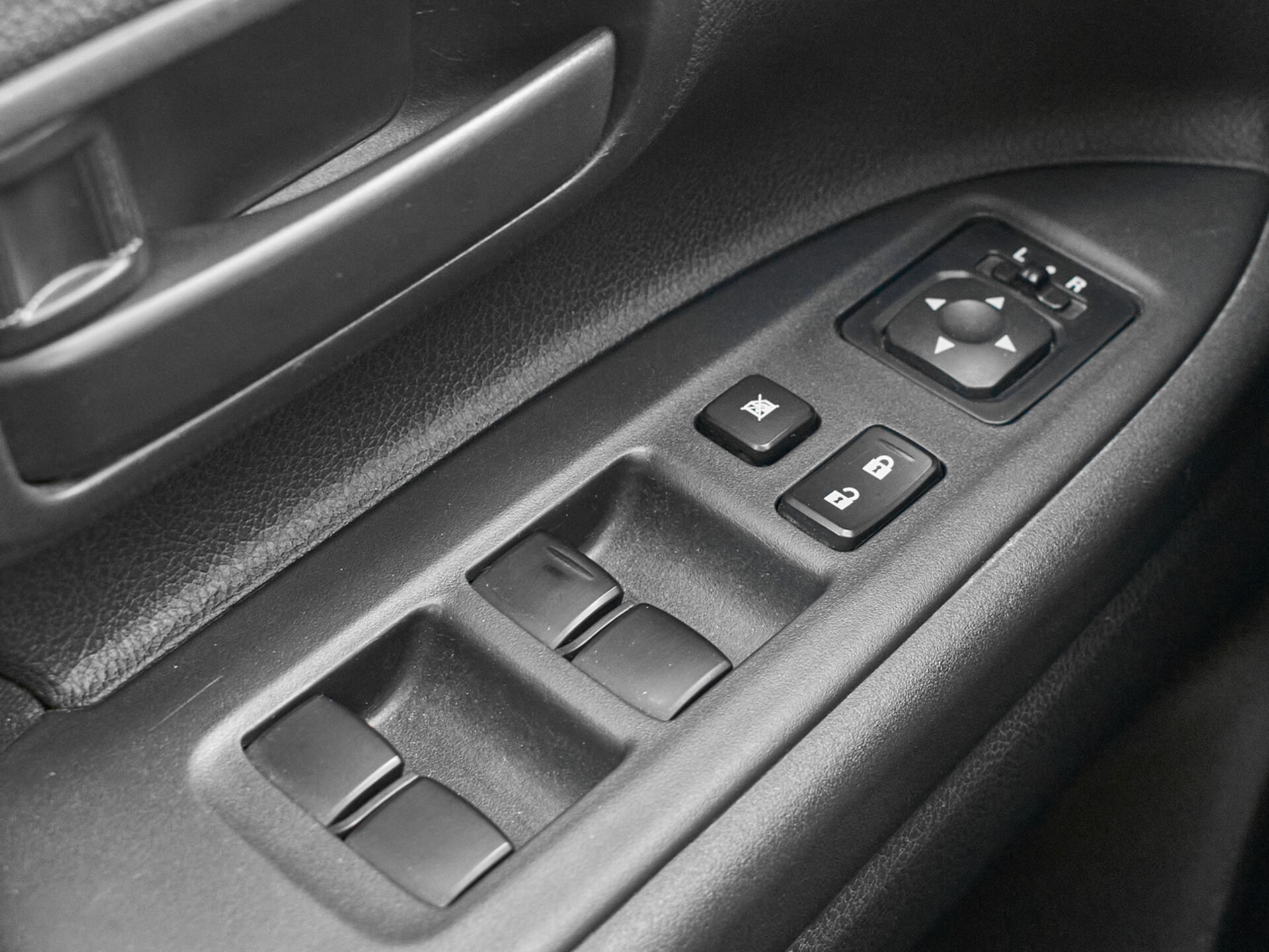 Купить Mitsubishi Outlander 2.0 CVT (146 л.с.), 2014 в Екатеренбурге