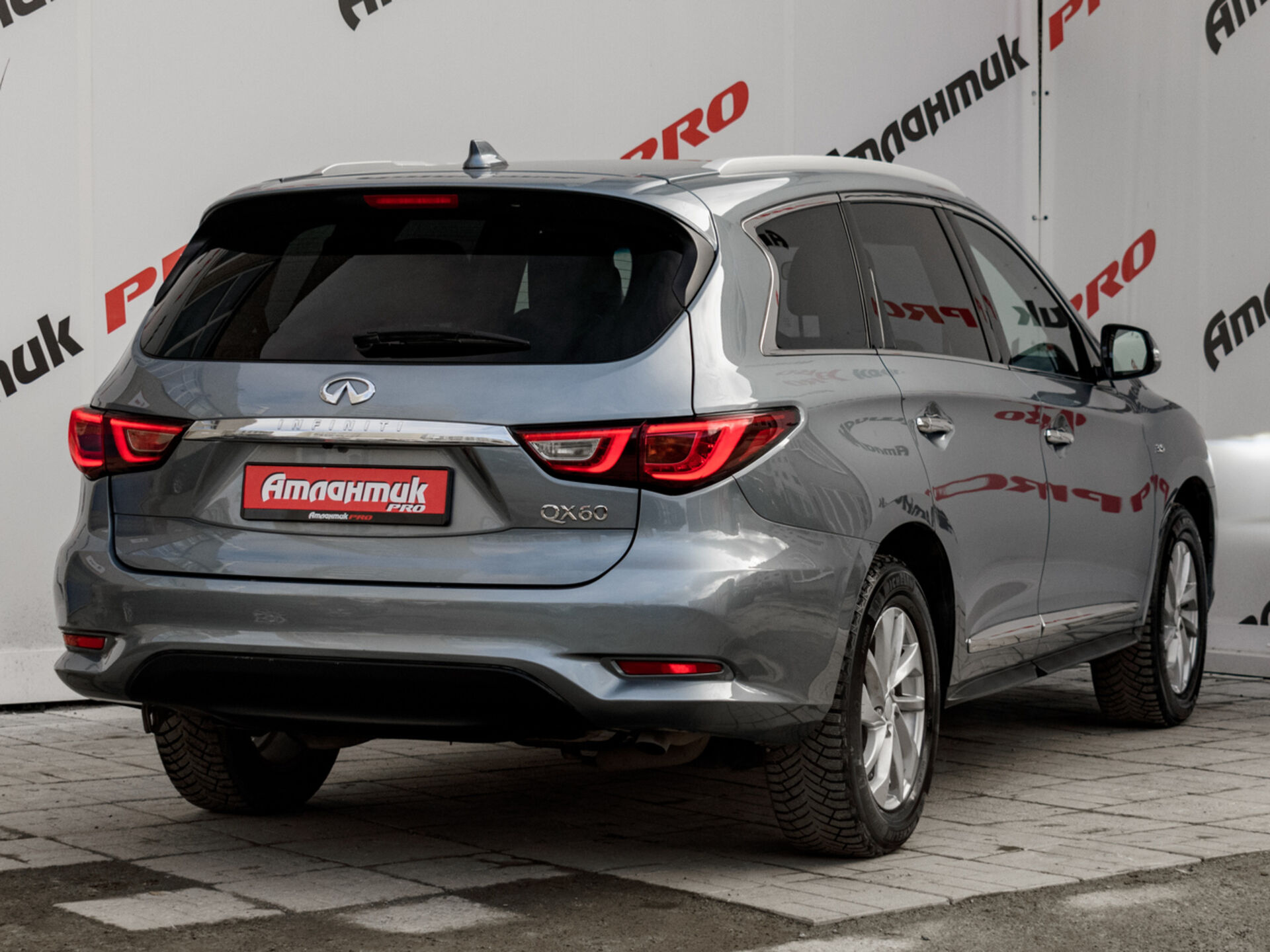 Купить Infiniti QX60 3.5 CVT (262 л.с.) 4WD, 2017 в Екатеренбурге