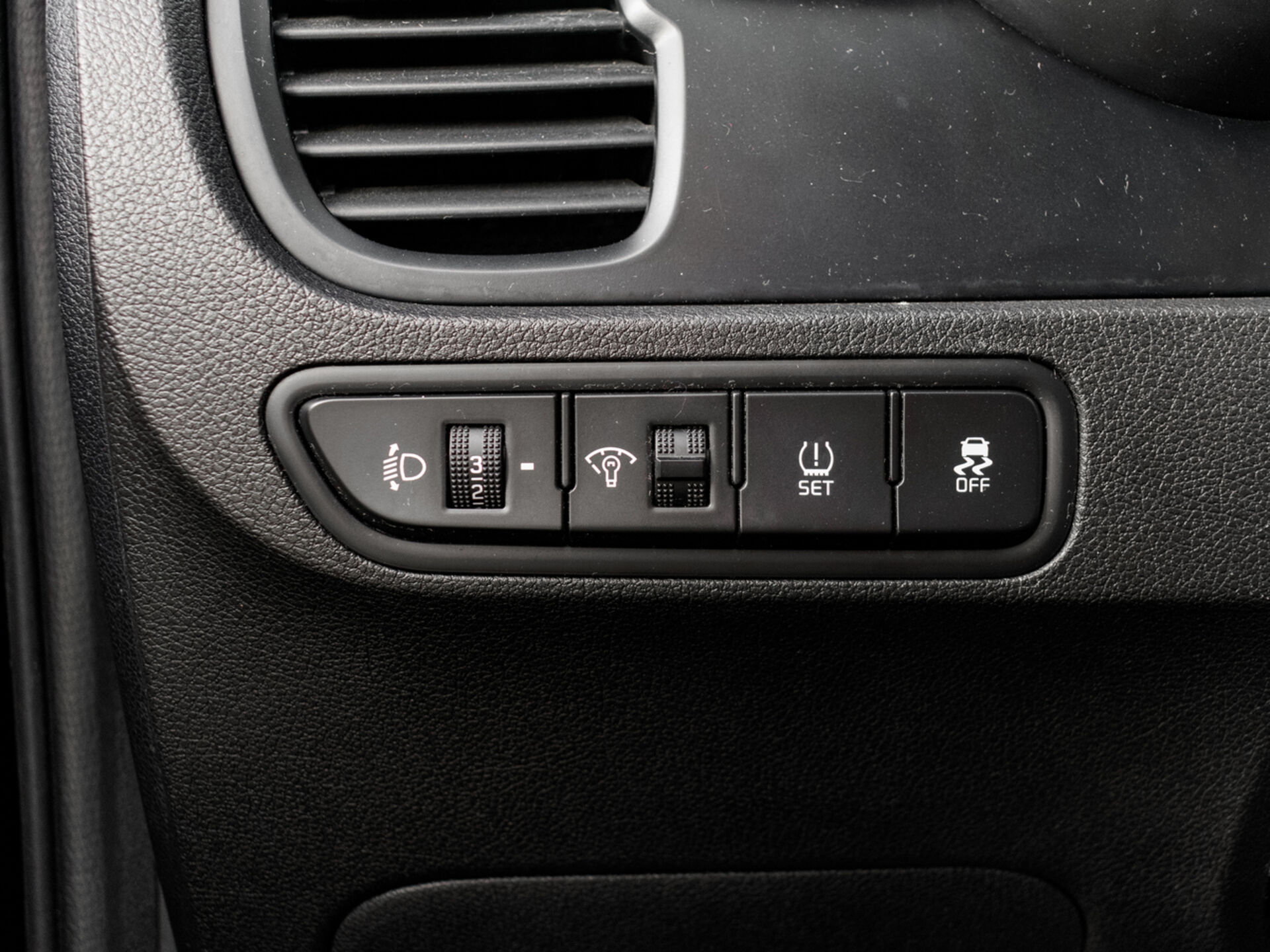 Купить Kia Rio X-Line 1.6 AT (123 л.с.), 2017 в Екатеренбурге