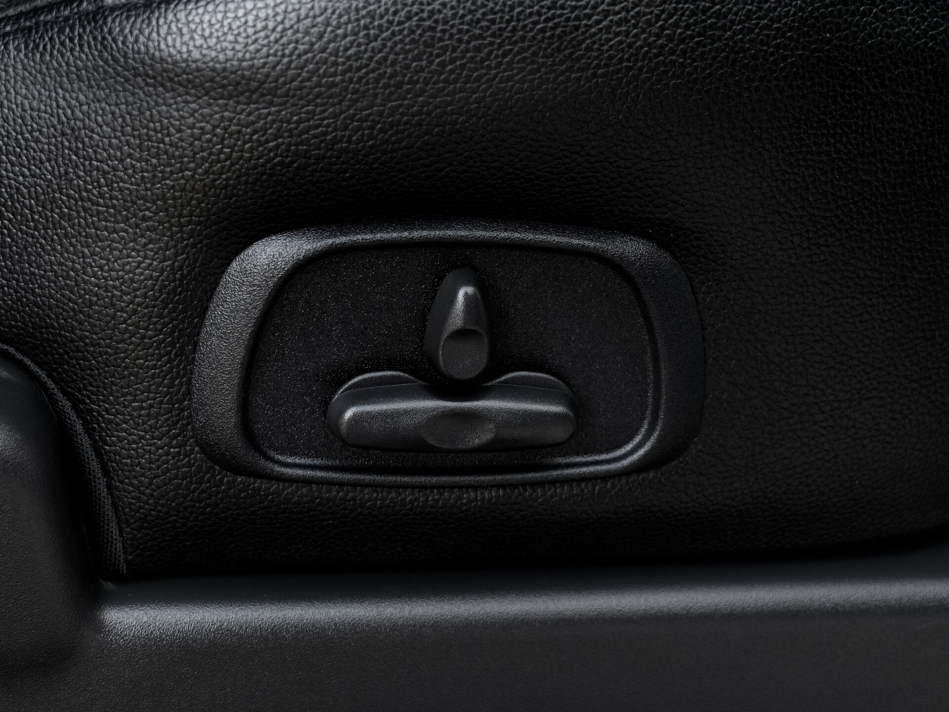 Купить Mitsubishi Pajero 3.0 AT (178 л.с.) 4WD, 2012 в Екатеренбурге