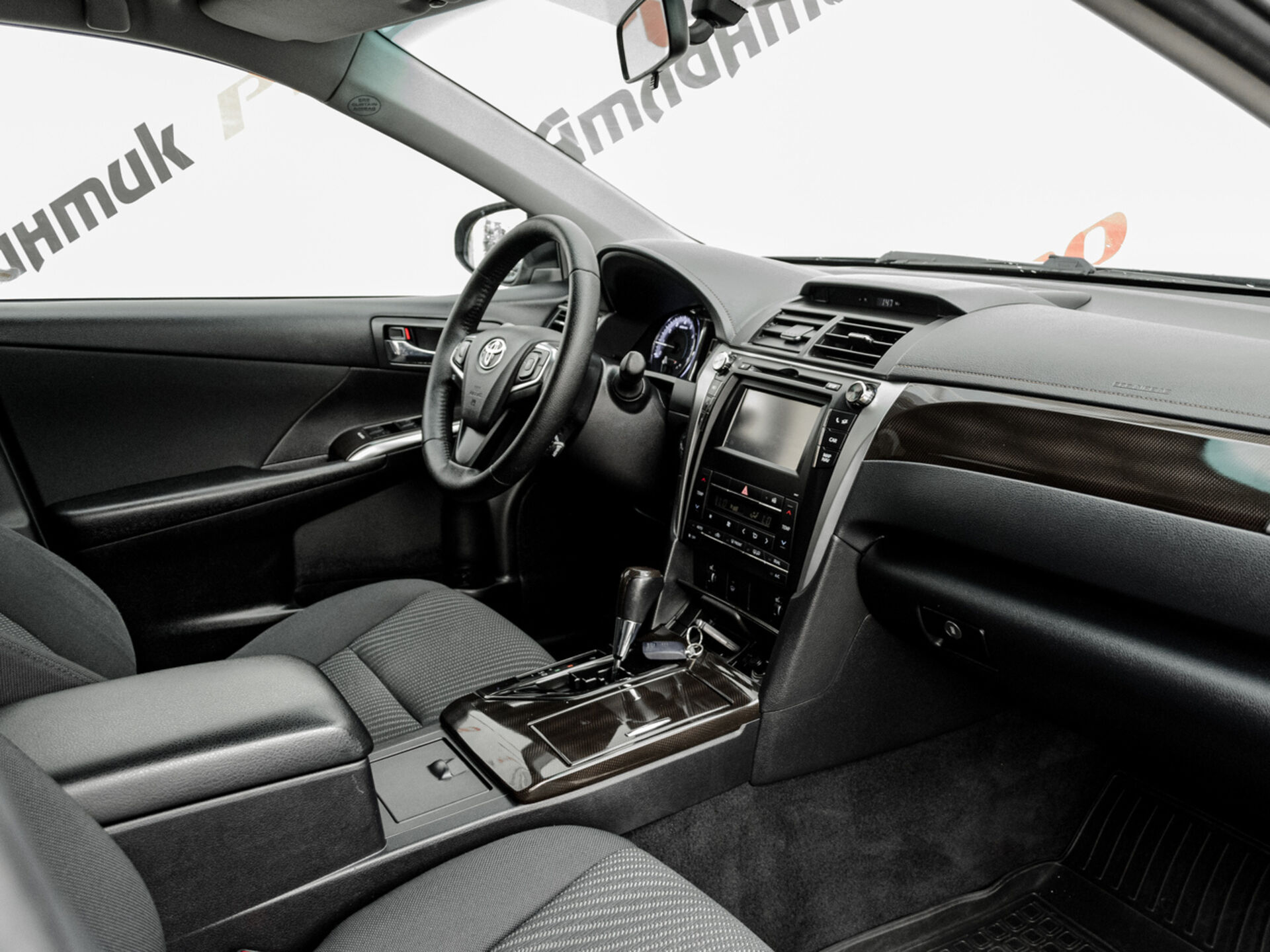 Купить Toyota Camry 2.0 AT (150 л.с.), 2015 в Екатеренбурге