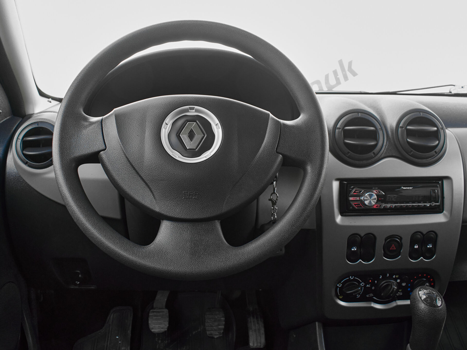 Купить Renault Sandero 1.6 MT (84 л.с.), 2013 в Екатеренбурге