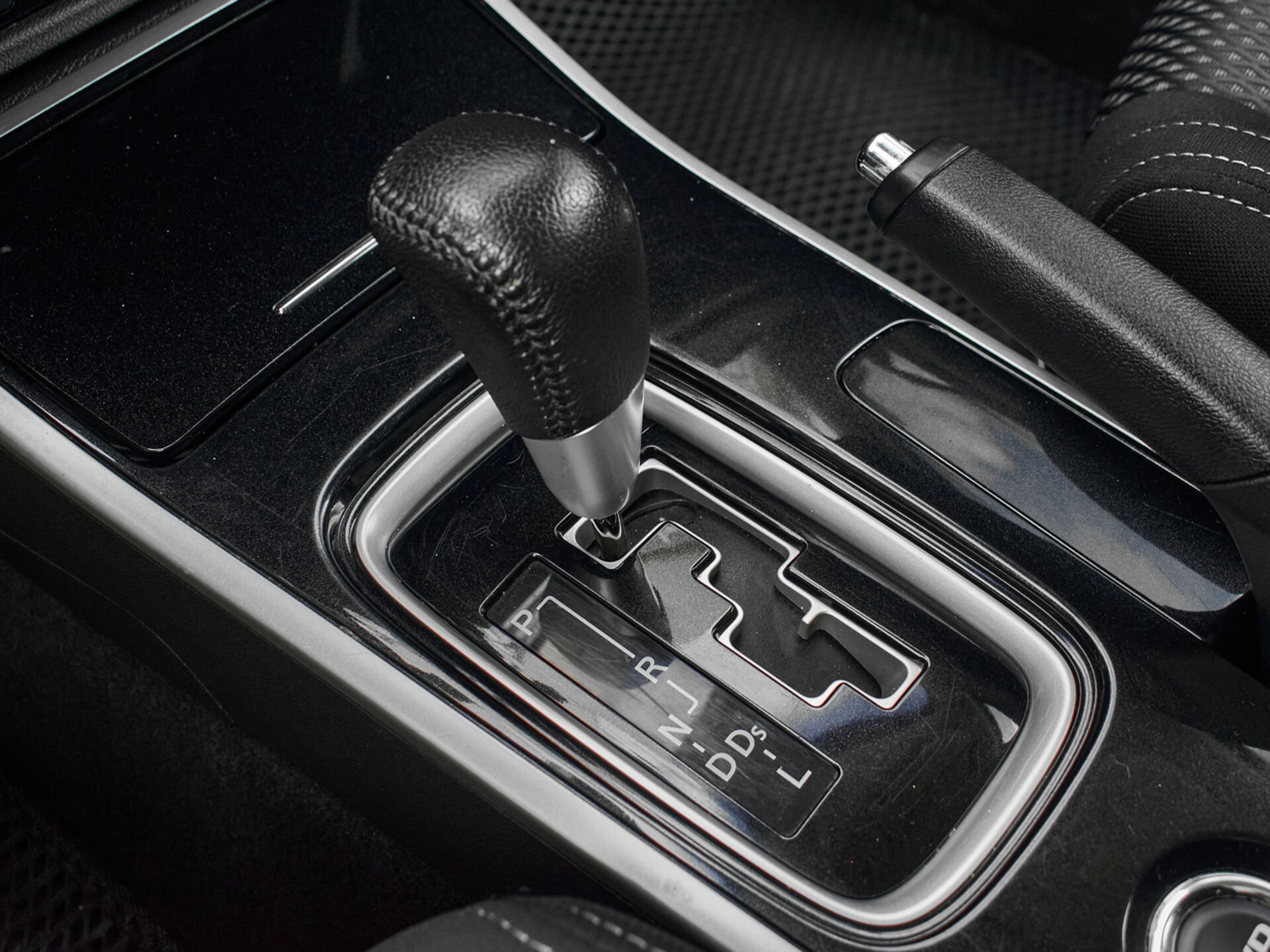Купить Mitsubishi Outlander 2.0 CVT (146 л.с.) 4WD, 2017 в Екатеренбурге