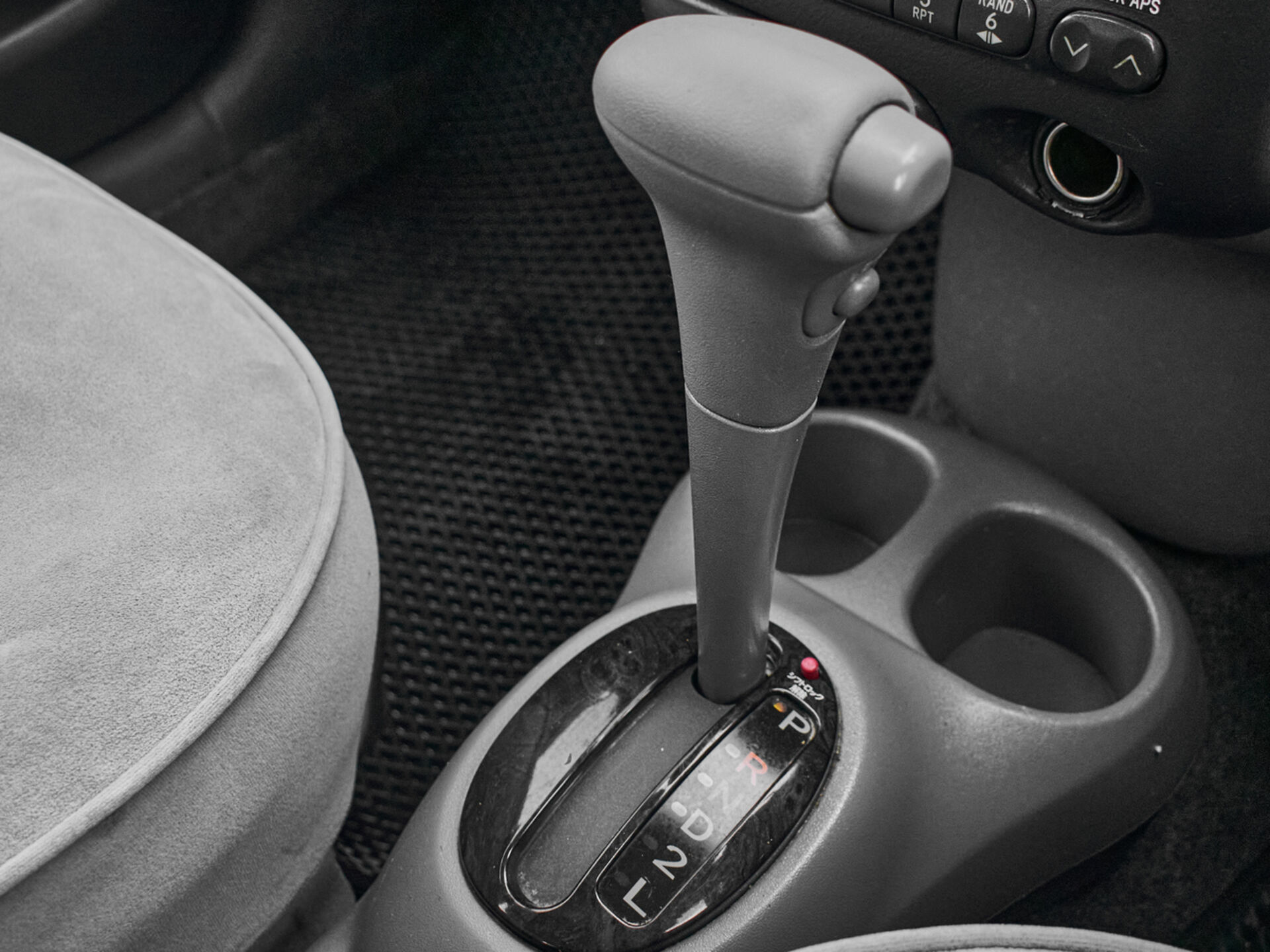 Купить Toyota Vitz 1.3 AT (86 л.с.), 2000 в Екатеренбурге