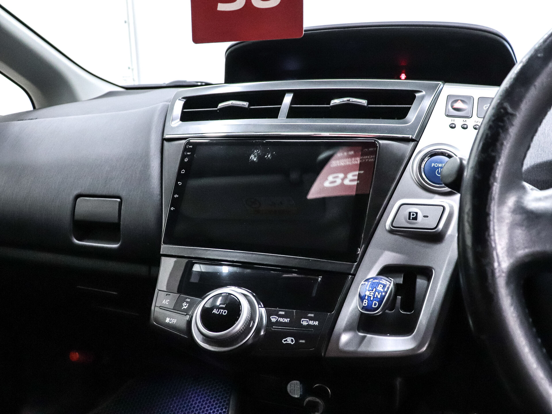 Toyota Prius Alpha 2018 14
