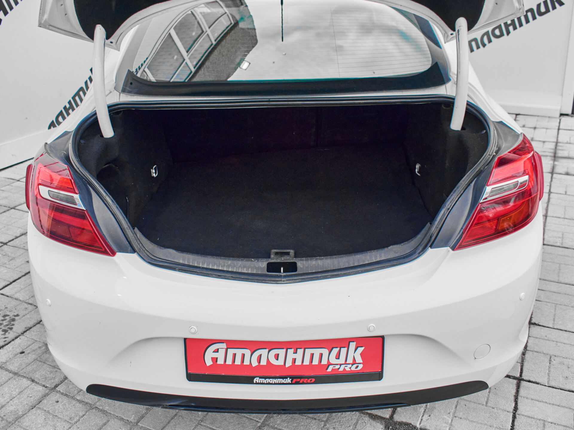 Купить Opel Insignia 1.6 AT (170 л.с.), 2014 в Екатеренбурге