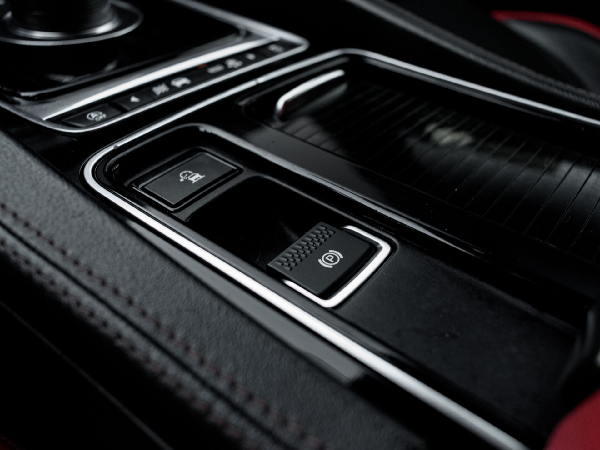 Купить Jaguar F-Pace 3.0d AT (300 л.с.) 4WD, 2018 в Екатеренбурге