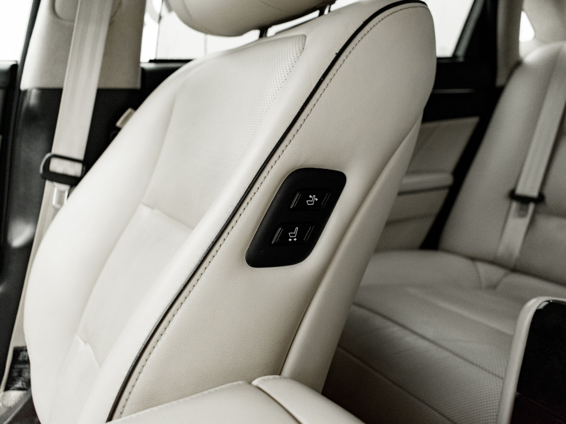 Купить Hyundai Equus 5.0 AT (430 л.с.), 2015 в Екатеренбурге